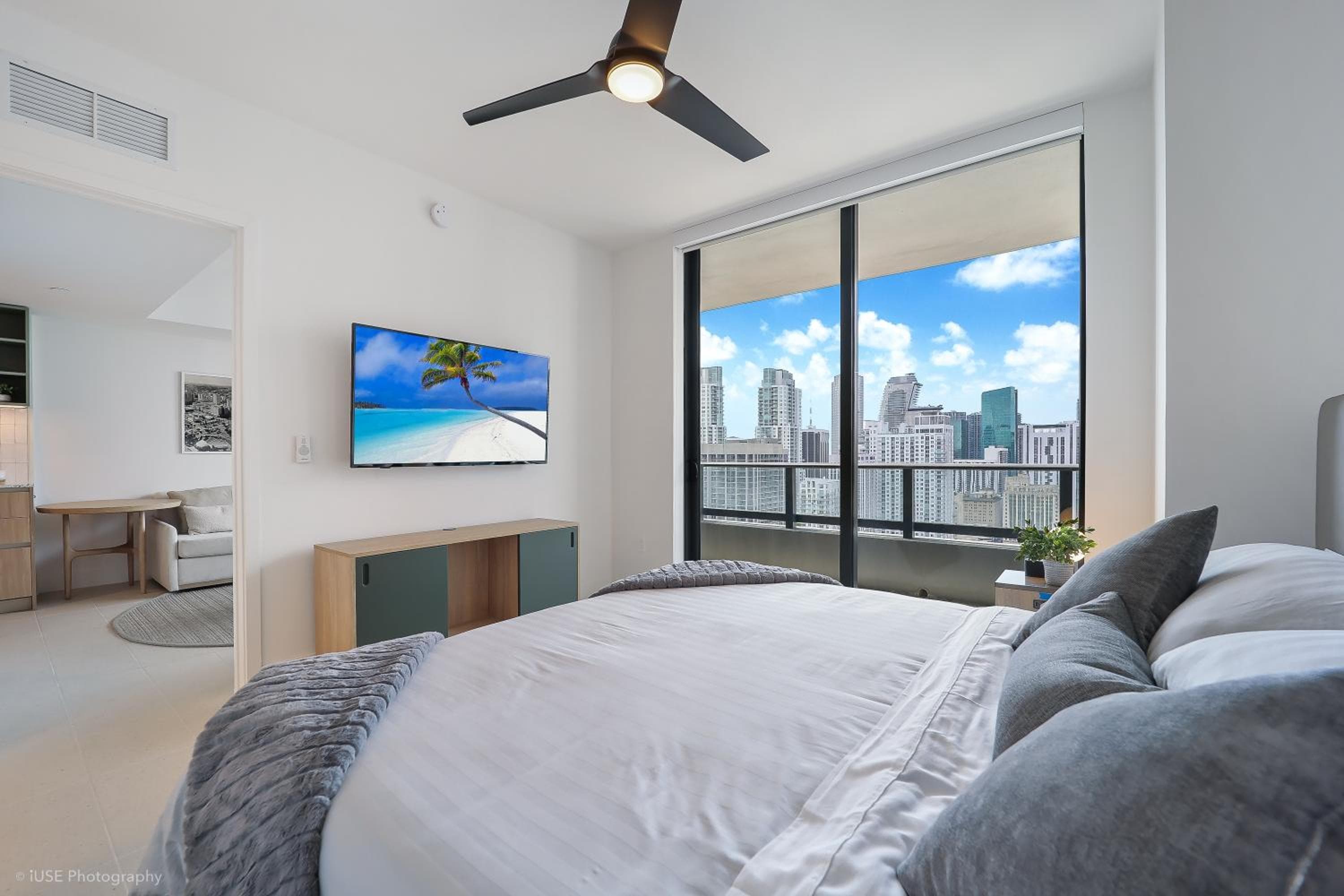New unit 28th Floor with Unbeatable Bayside Views — 12