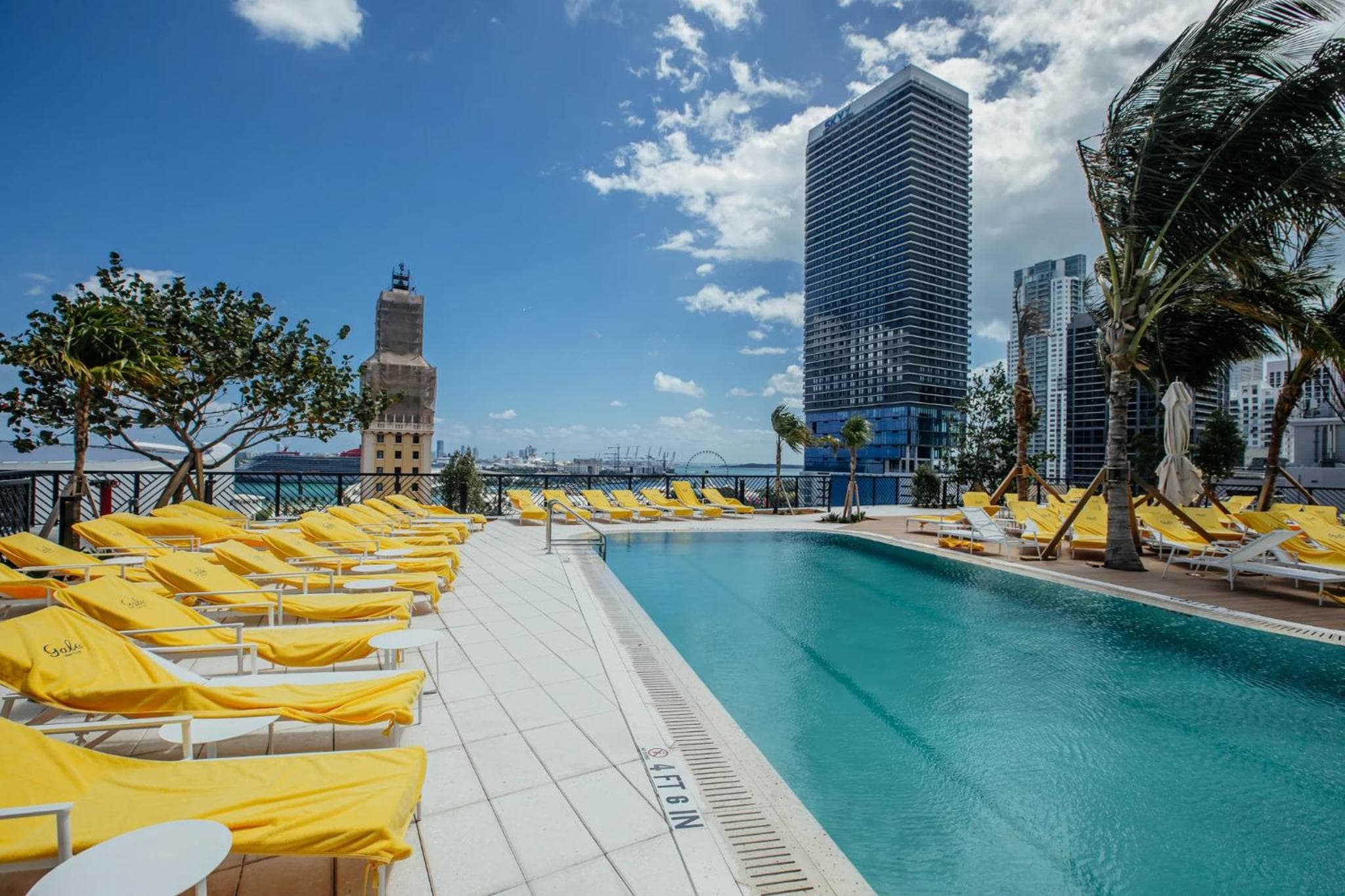 New unit 28th Floor with Unbeatable Bayside Views — 3
