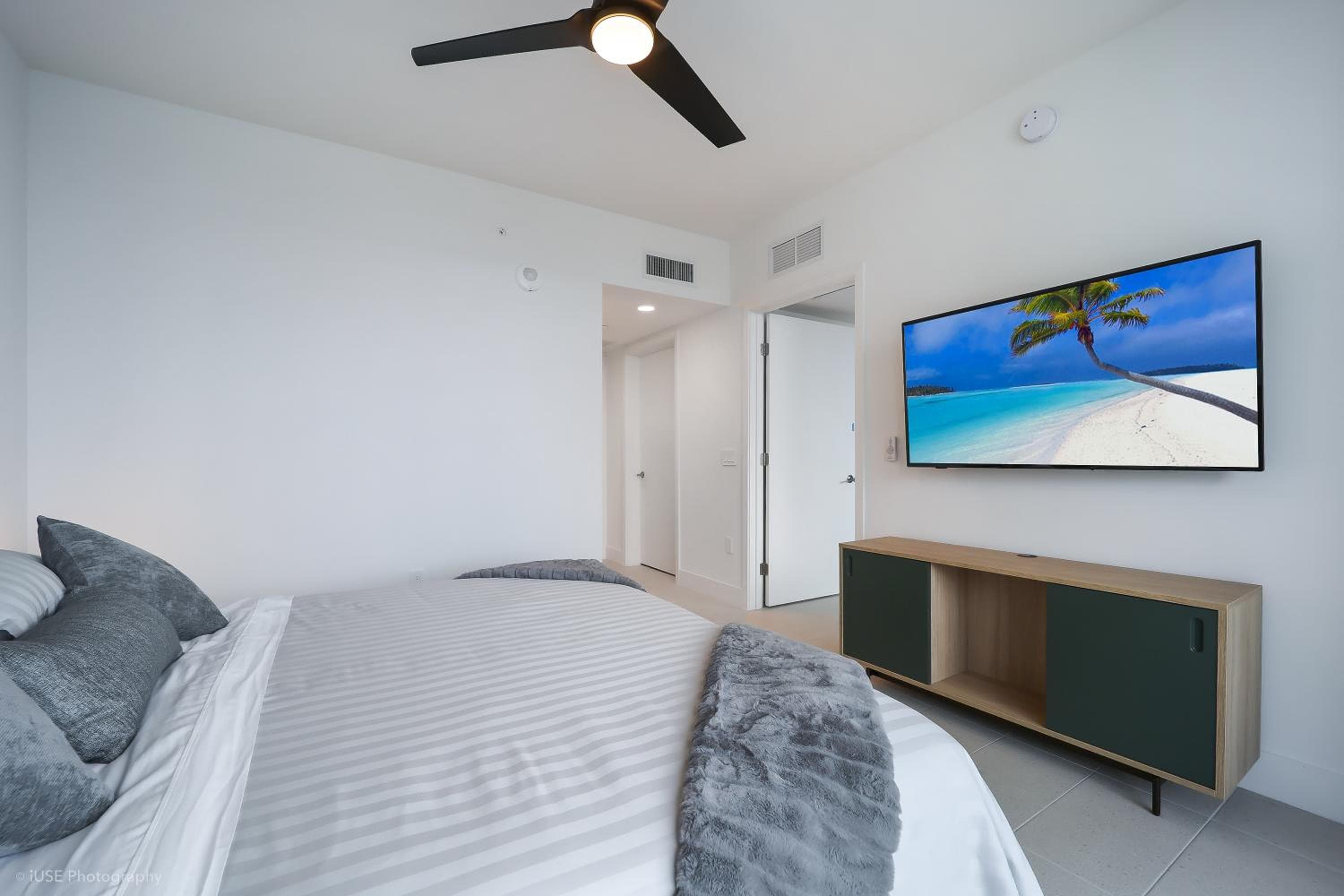 New unit 28th Floor with Unbeatable Bayside Views — 21