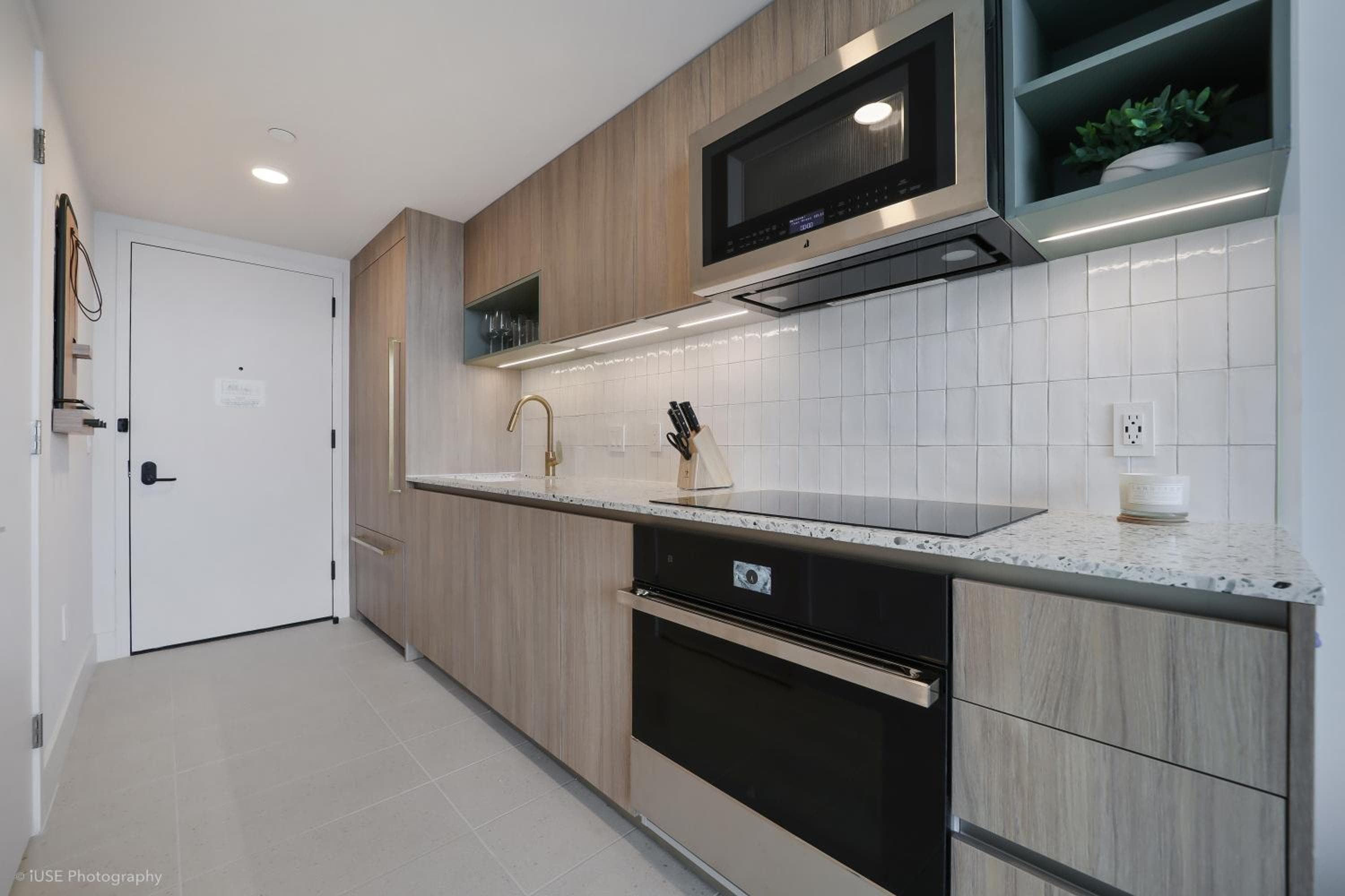 New unit 28th Floor with Unbeatable Bayside Views — 18