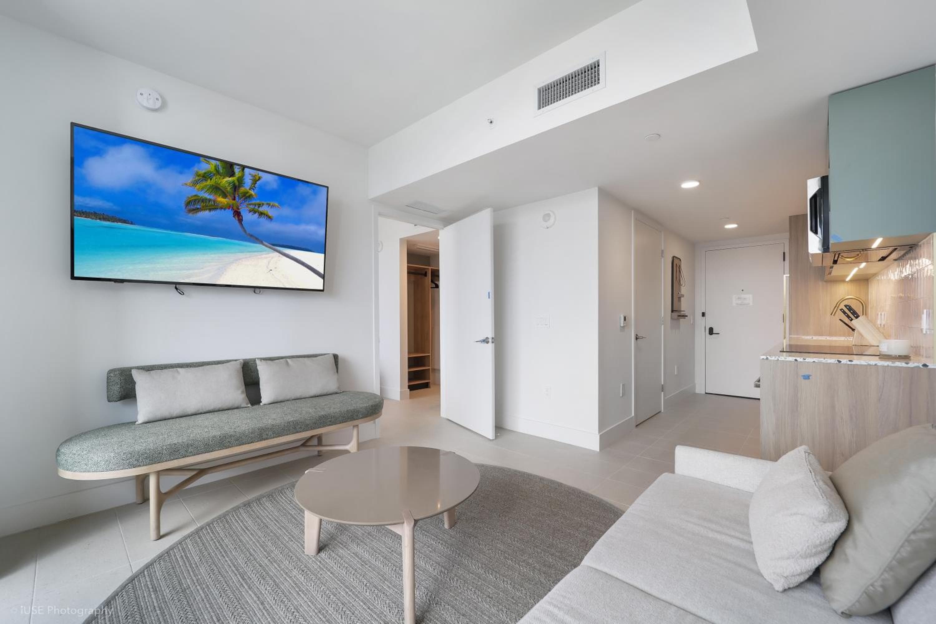 New unit 28th Floor with Unbeatable Bayside Views — 24