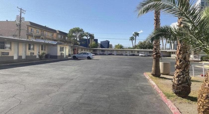 OYO Gateway Motel Las Vegas North Strip/Fremont St. Area — 7