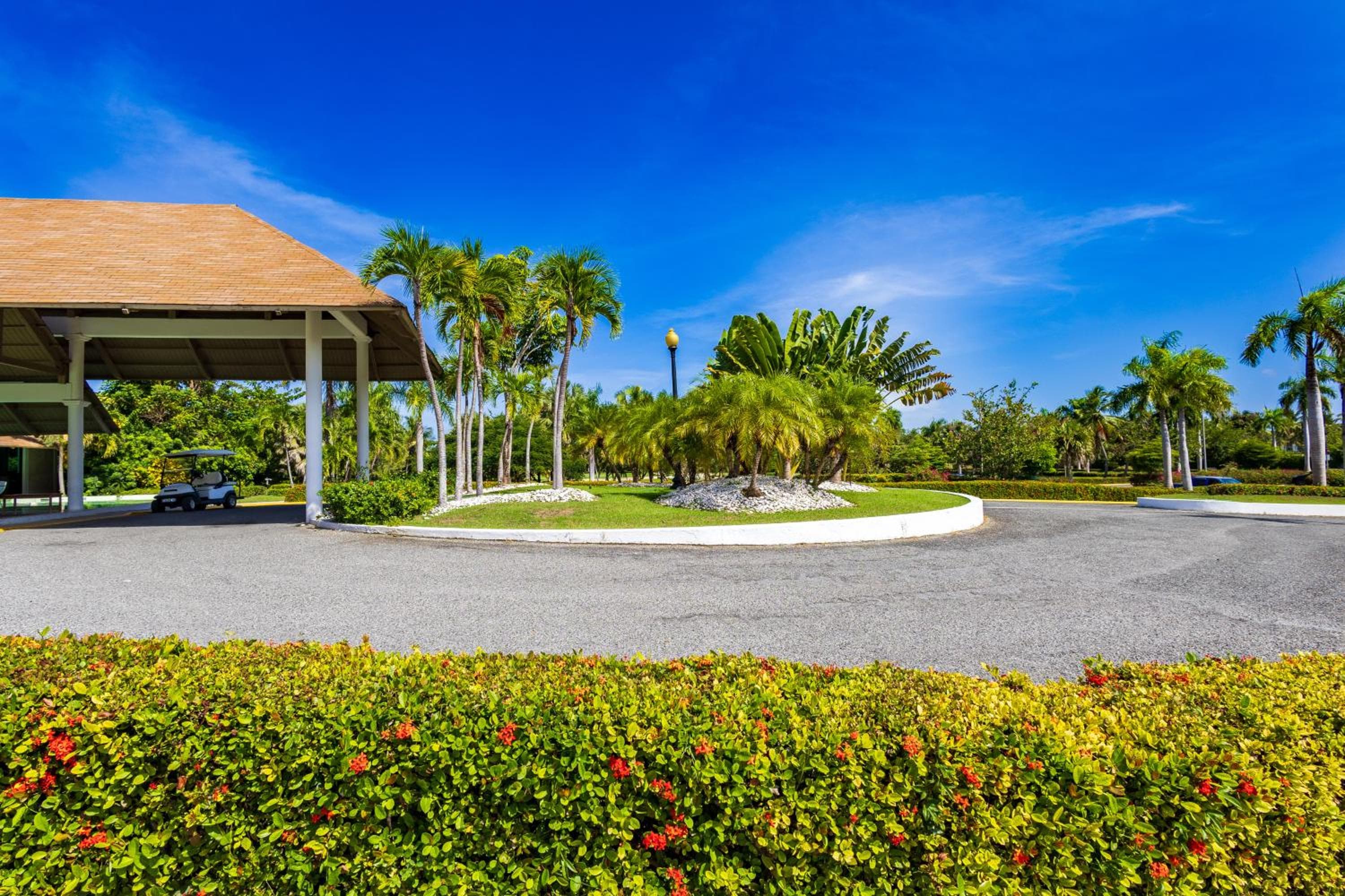 Luxury Rentals in Punta Cana - Exclusive Waterfall Villa with Private Pool, BBQ, Maid, Golf — 17