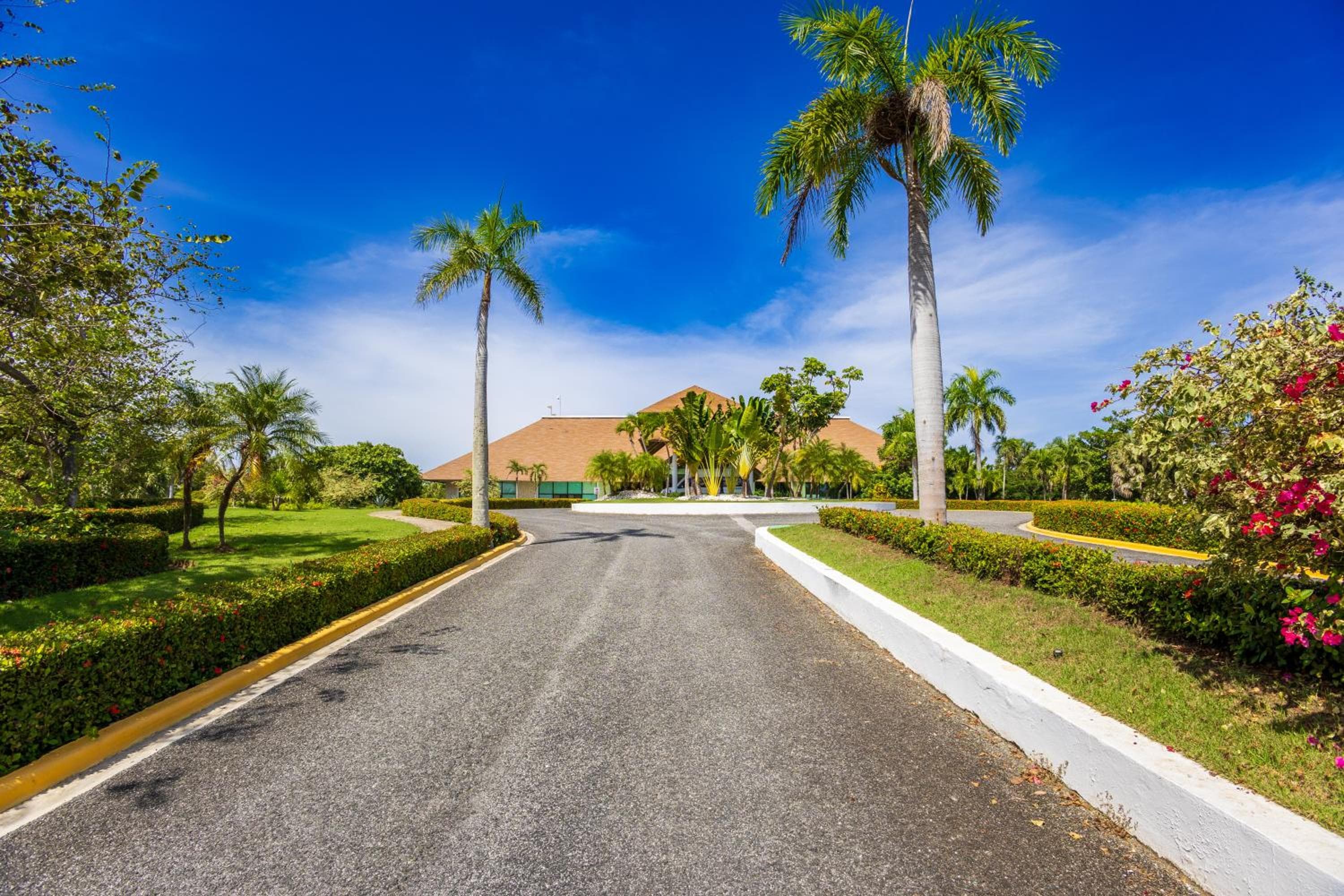 Luxury Rentals in Punta Cana - Exclusive Waterfall Villa with Private Pool, BBQ, Maid, Golf — 30