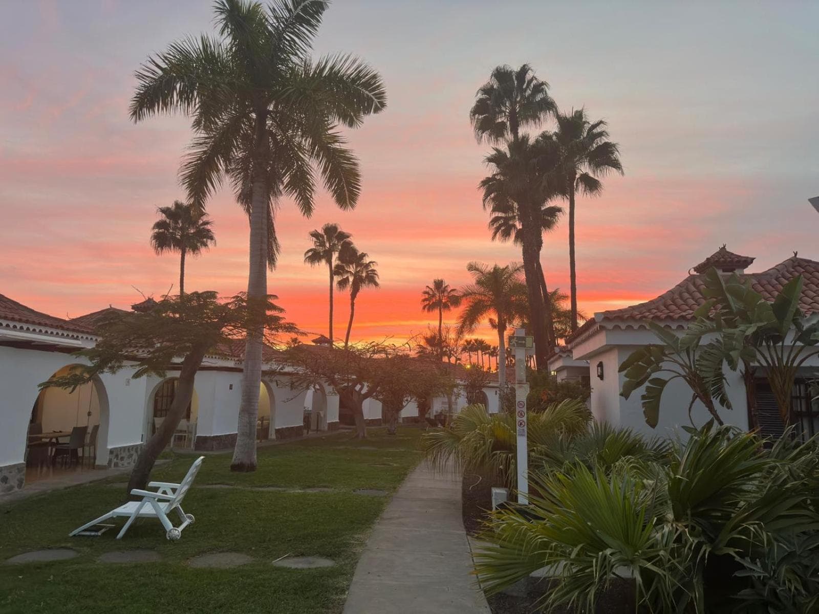 Newly listed and renovated Bungalow in Parque Golf Maspalomas — 1