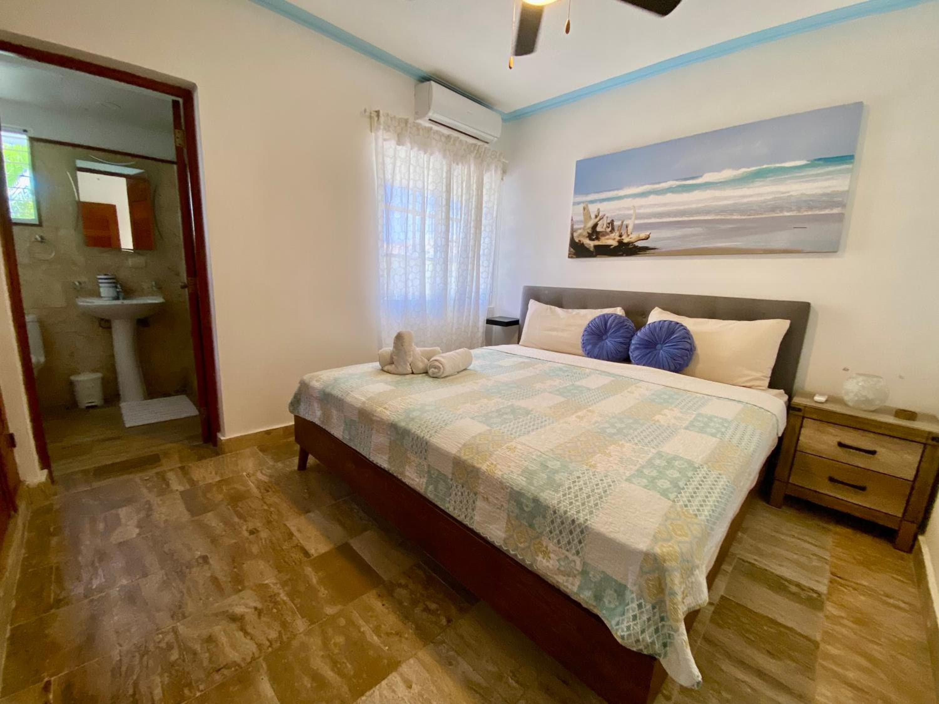 Madonna Pool Beach los Corales — 27