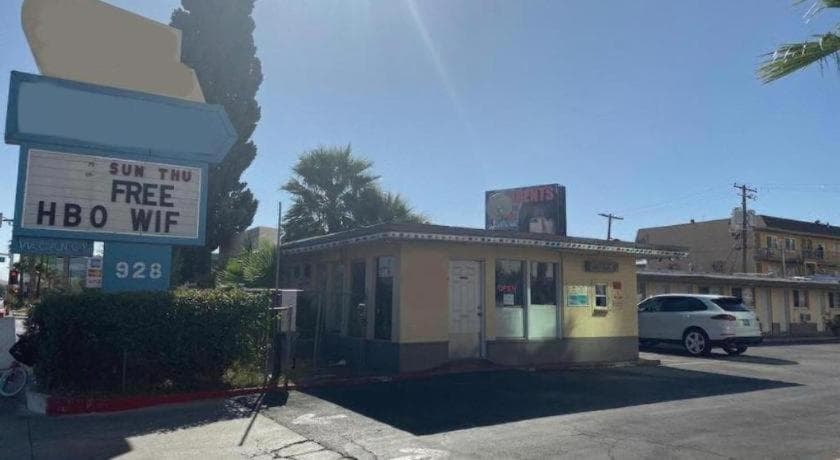 OYO Gateway Motel Las Vegas North Strip/Fremont St. Area — 10