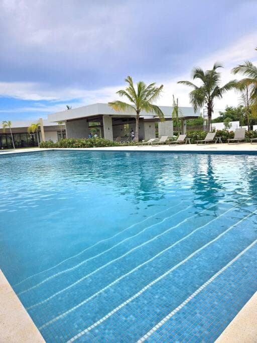 Moderno, Luminoso, Piscina, Playa cerca — 2