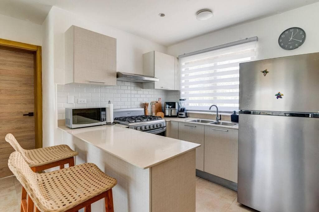 Moderno, Luminoso, Piscina, Playa cerca — 17