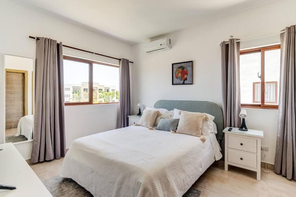 Moderno, Luminoso, Piscina, Playa cerca — 21