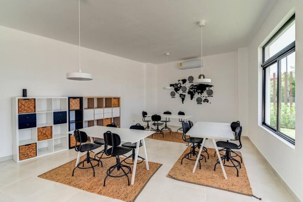 Moderno, Luminoso, Piscina, Playa cerca — 15