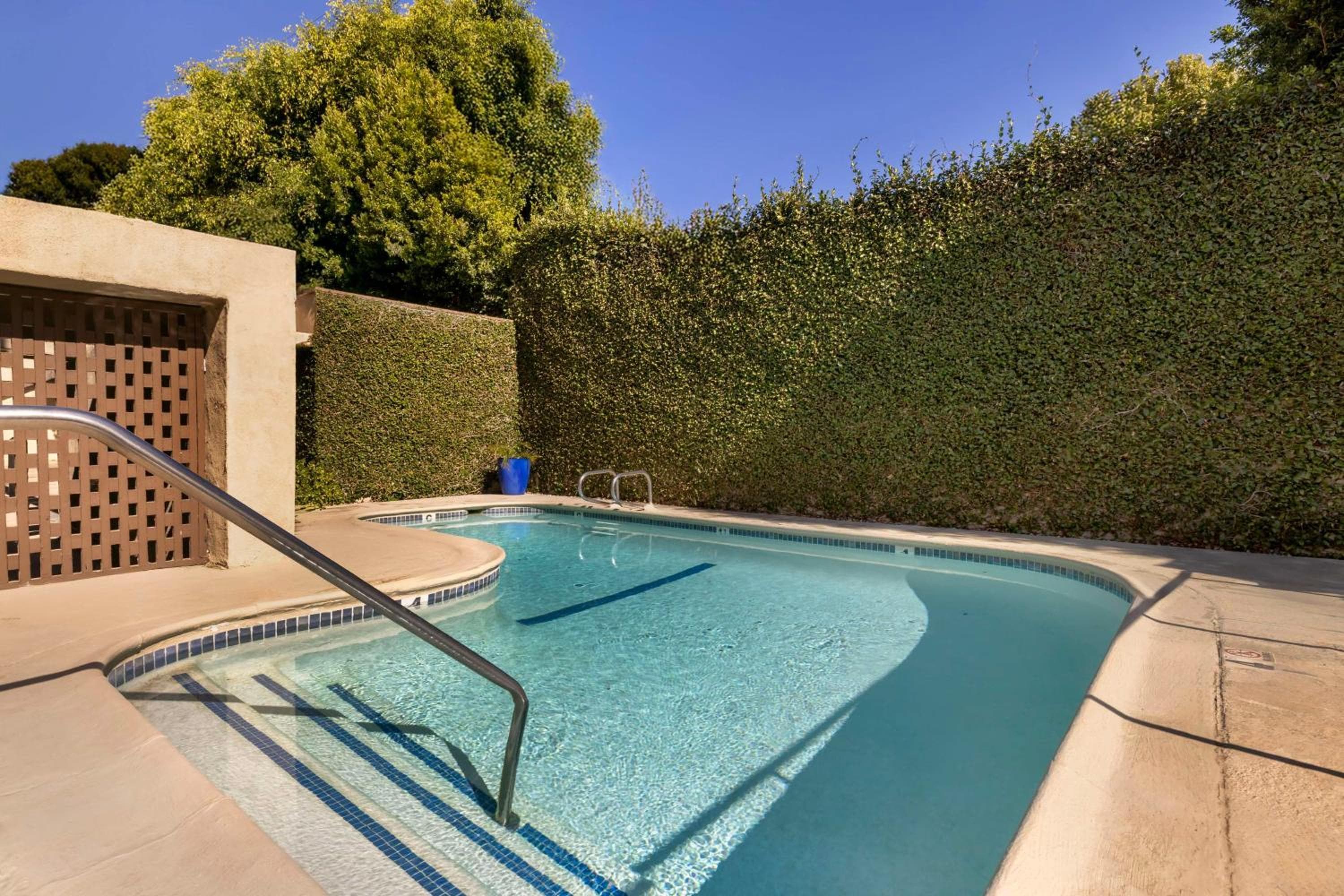 Best Western Royal Palace Inn & Suites — 8