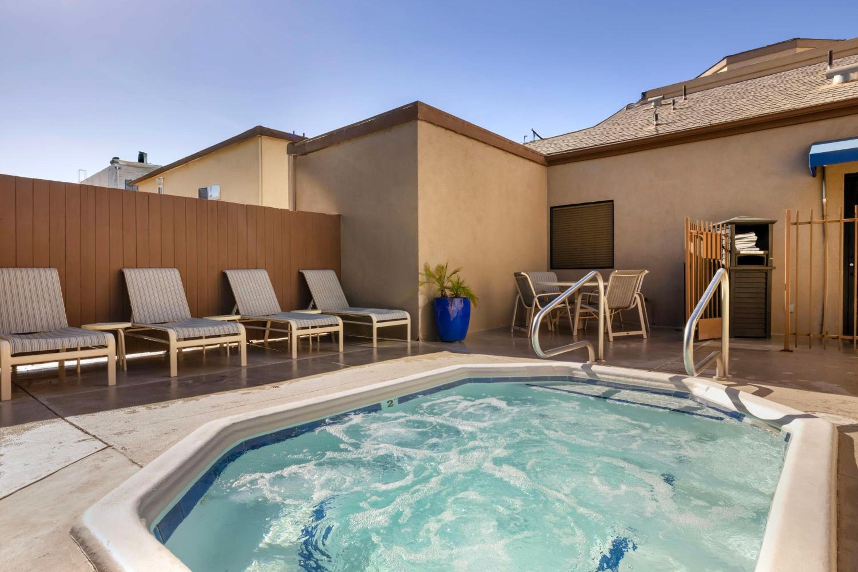 Best Western Royal Palace Inn & Suites — 4