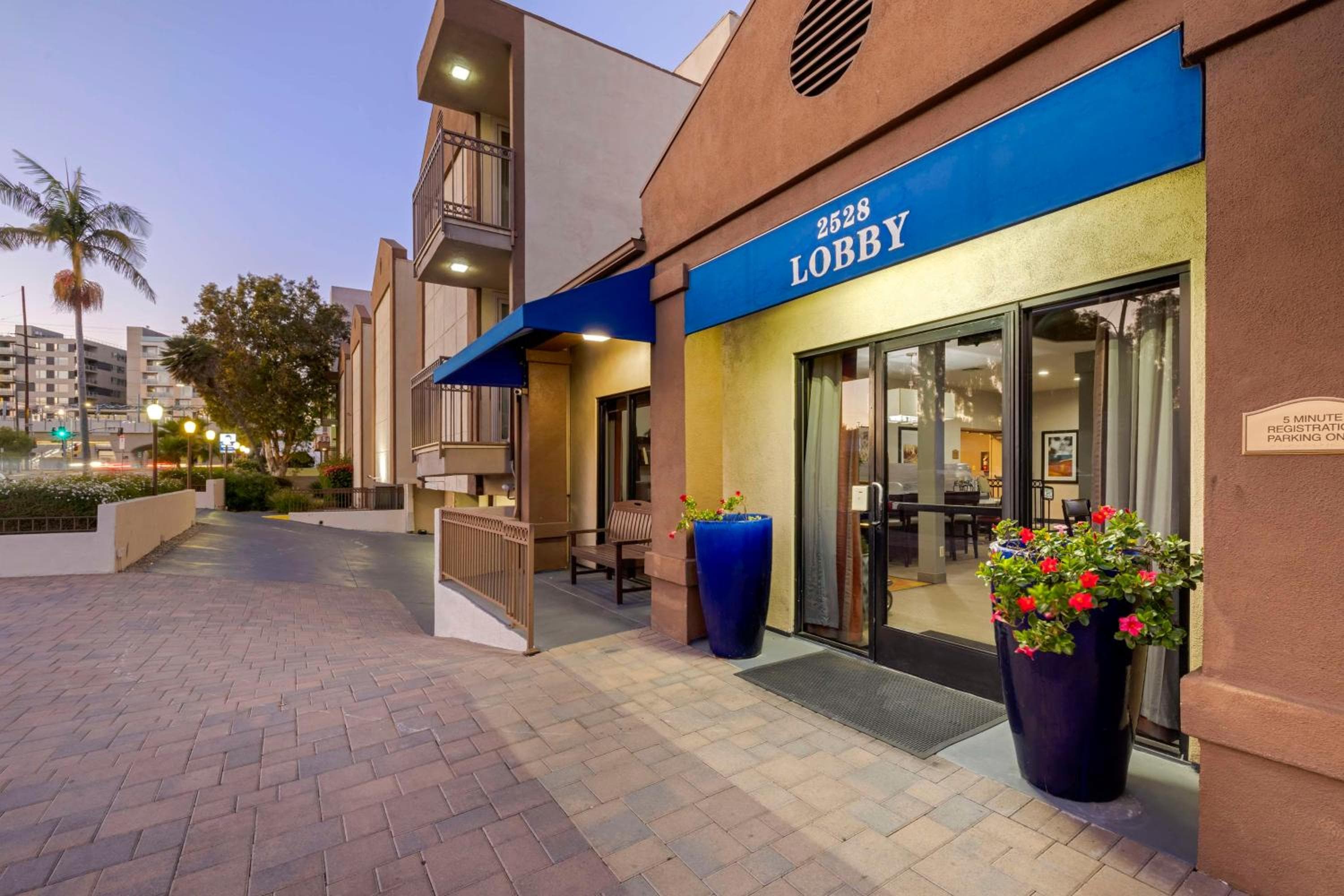 Best Western Royal Palace Inn & Suites — 2
