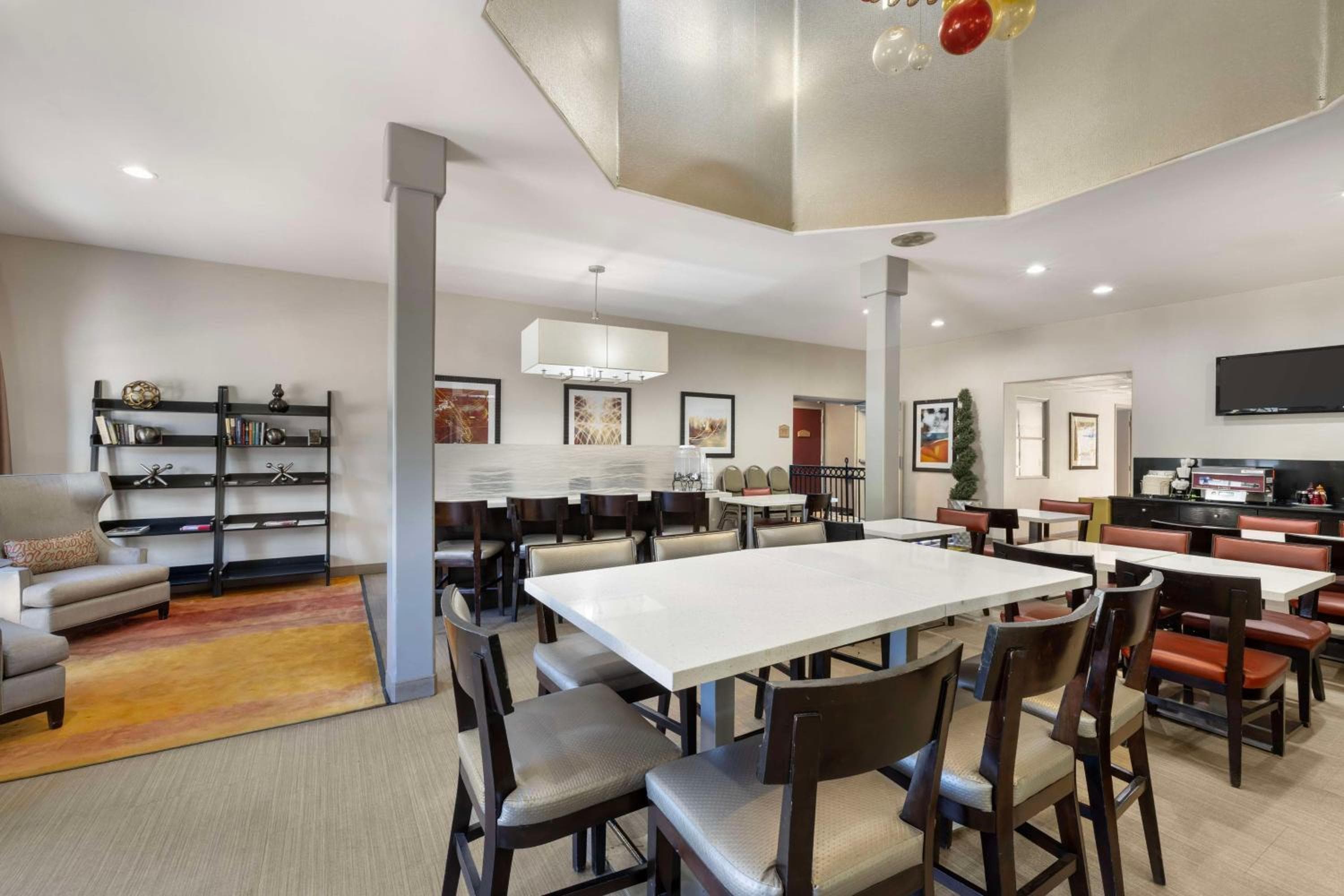 Best Western Royal Palace Inn & Suites — 14