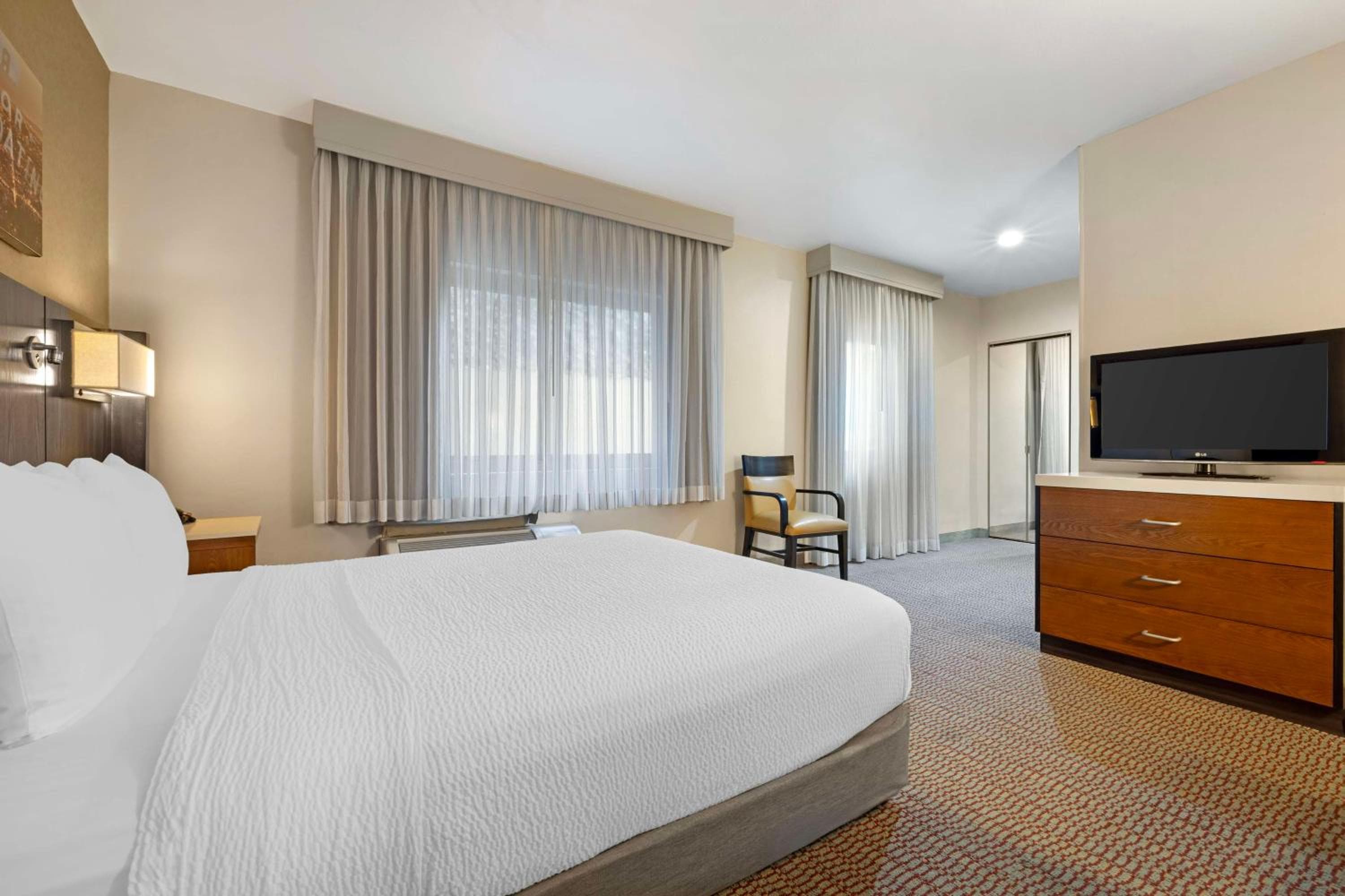 Best Western Royal Palace Inn & Suites — 10