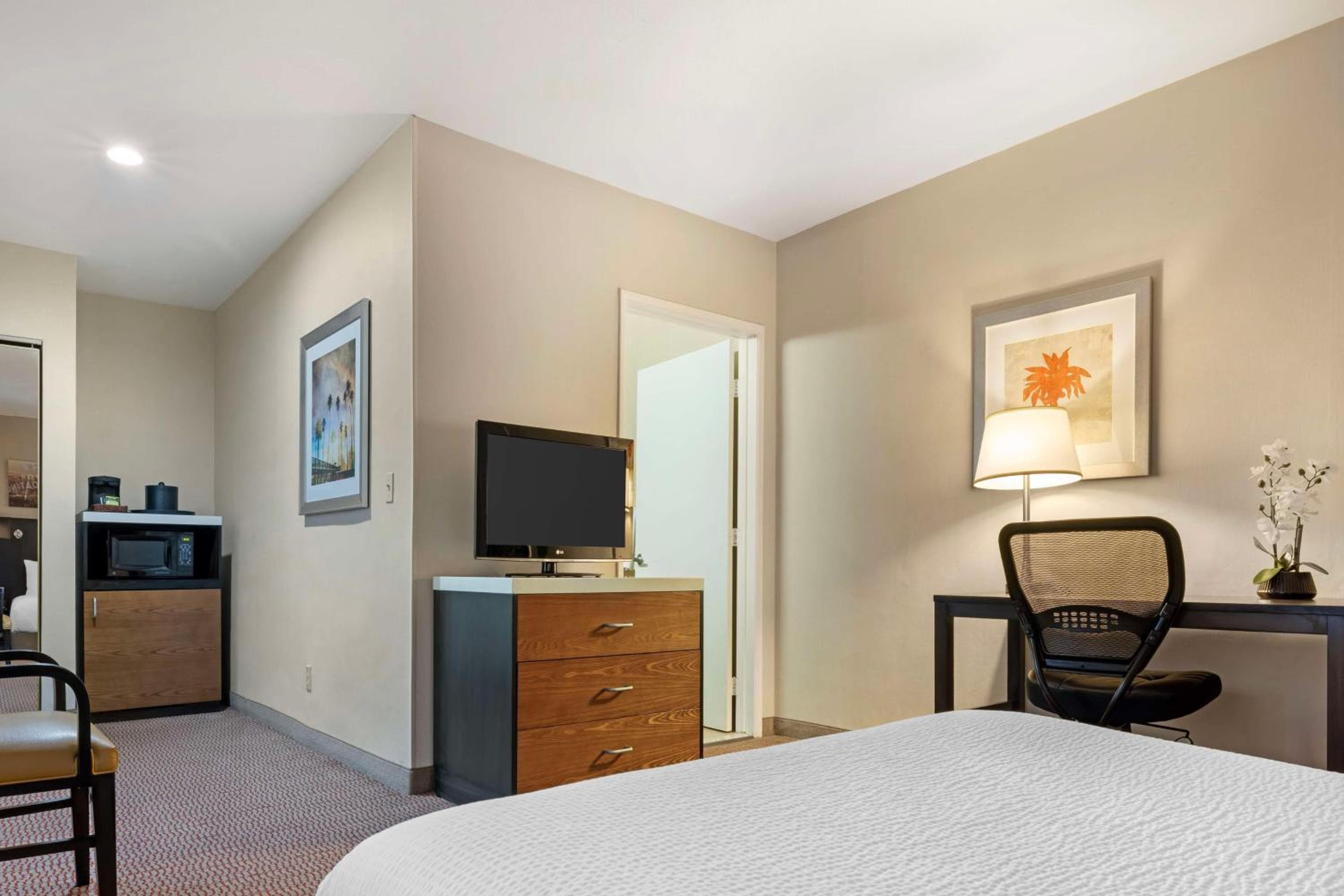 Best Western Royal Palace Inn & Suites — 4