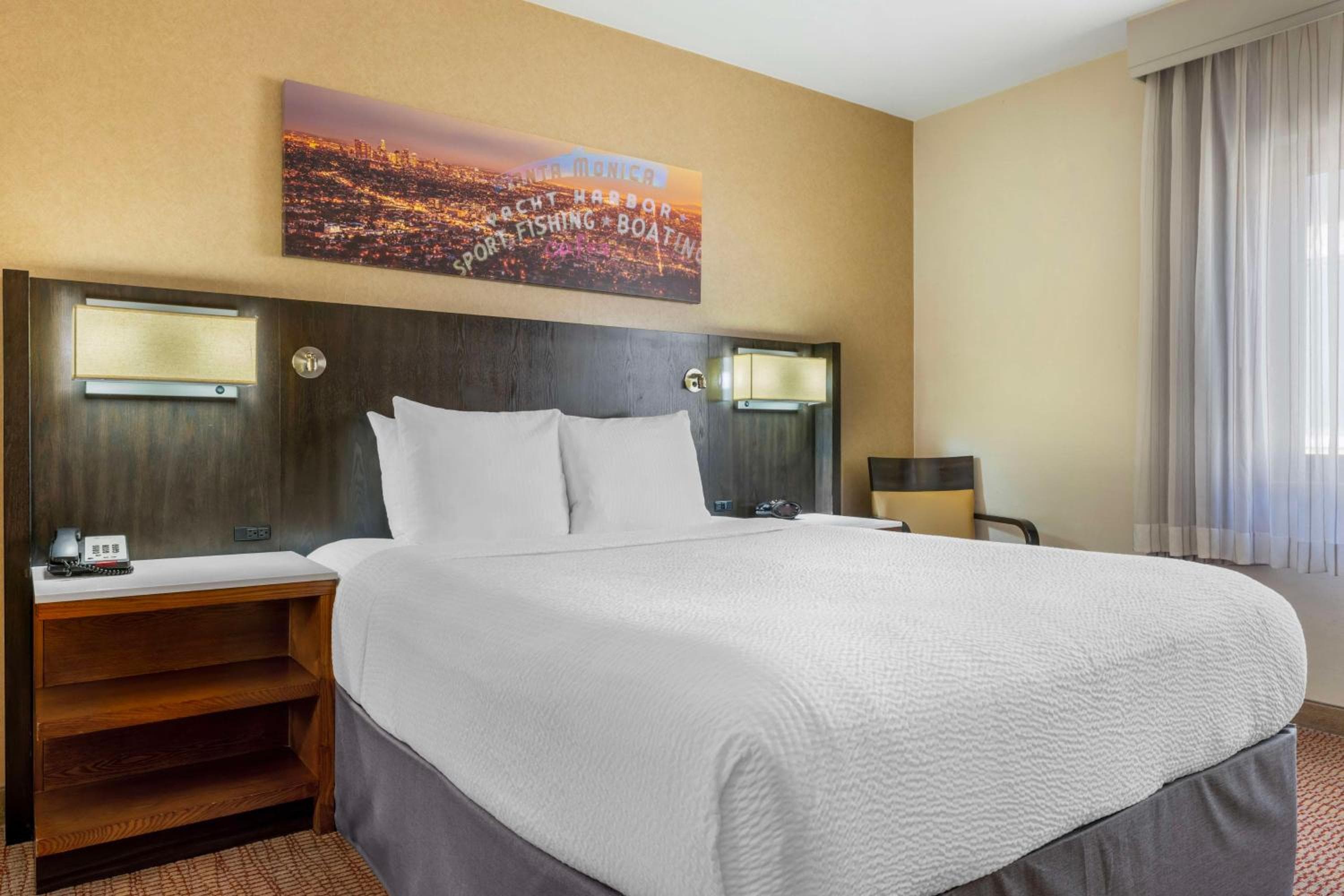 Best Western Royal Palace Inn & Suites — 23