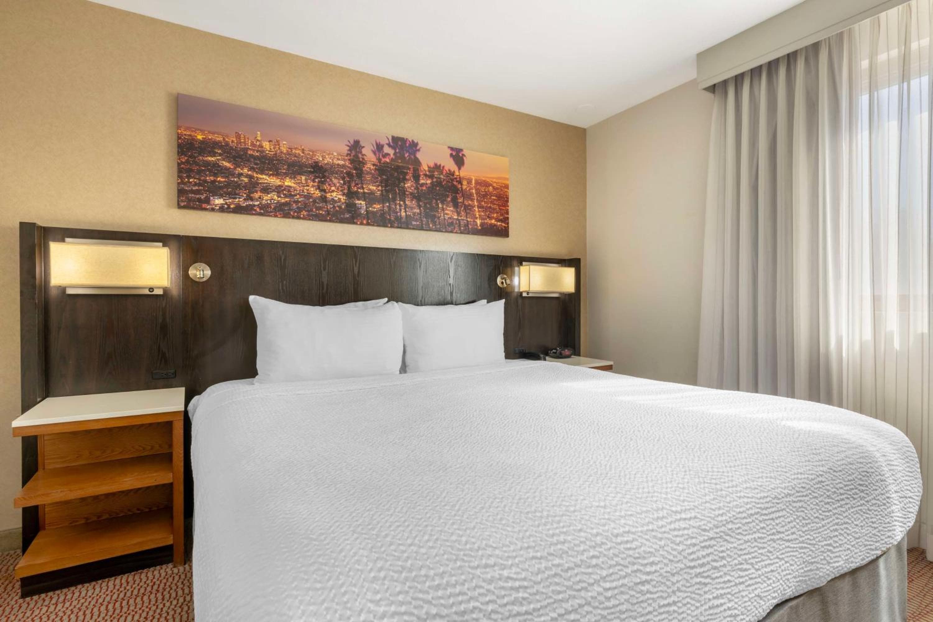 Best Western Royal Palace Inn & Suites — 16