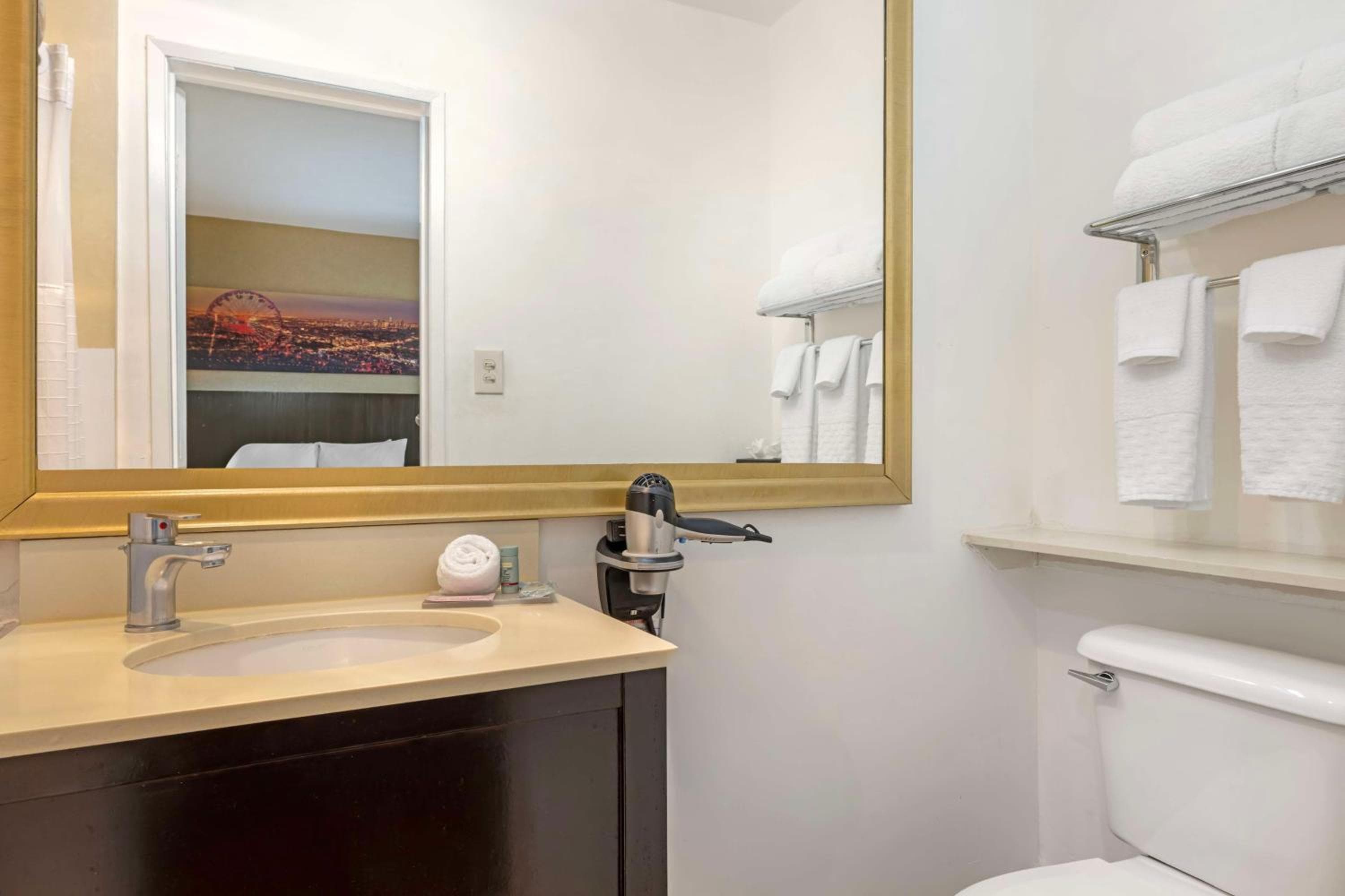 Best Western Royal Palace Inn & Suites — 7