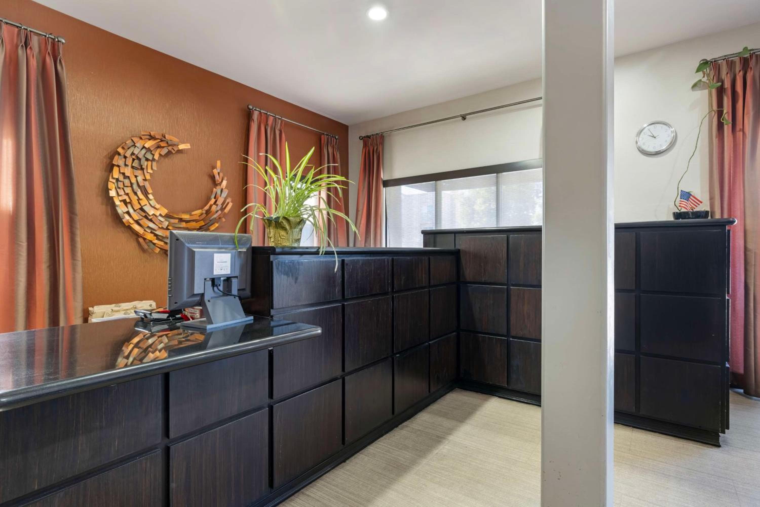 Best Western Royal Palace Inn & Suites — 24