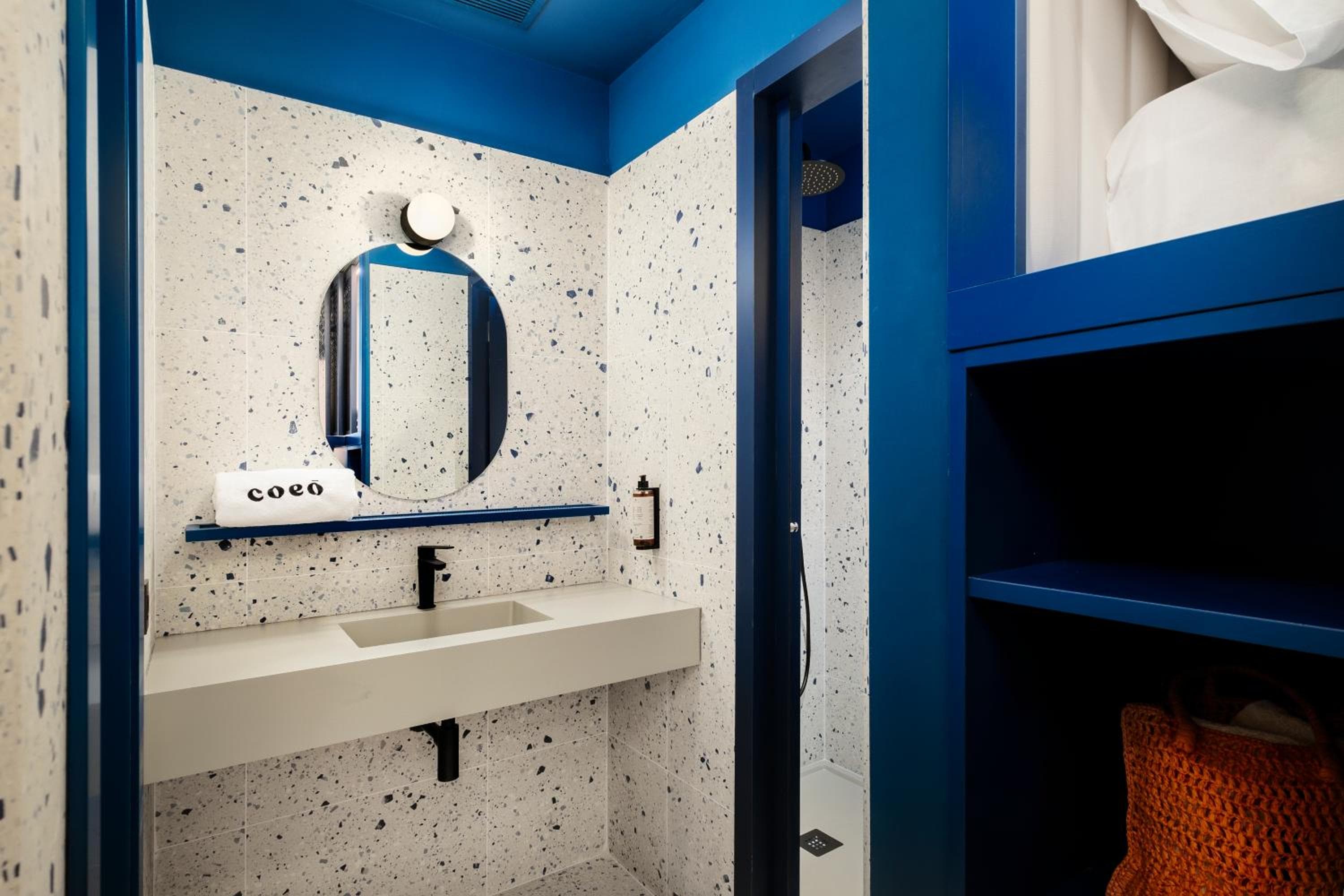 Coeo Hostel Hernan Ruiz — 12