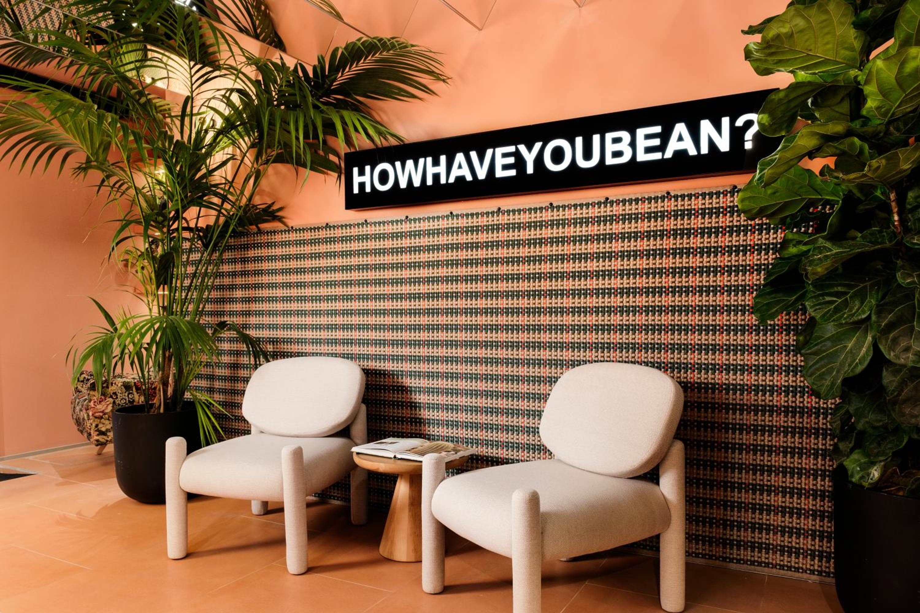 Coeo Hostel Hernan Ruiz — 14