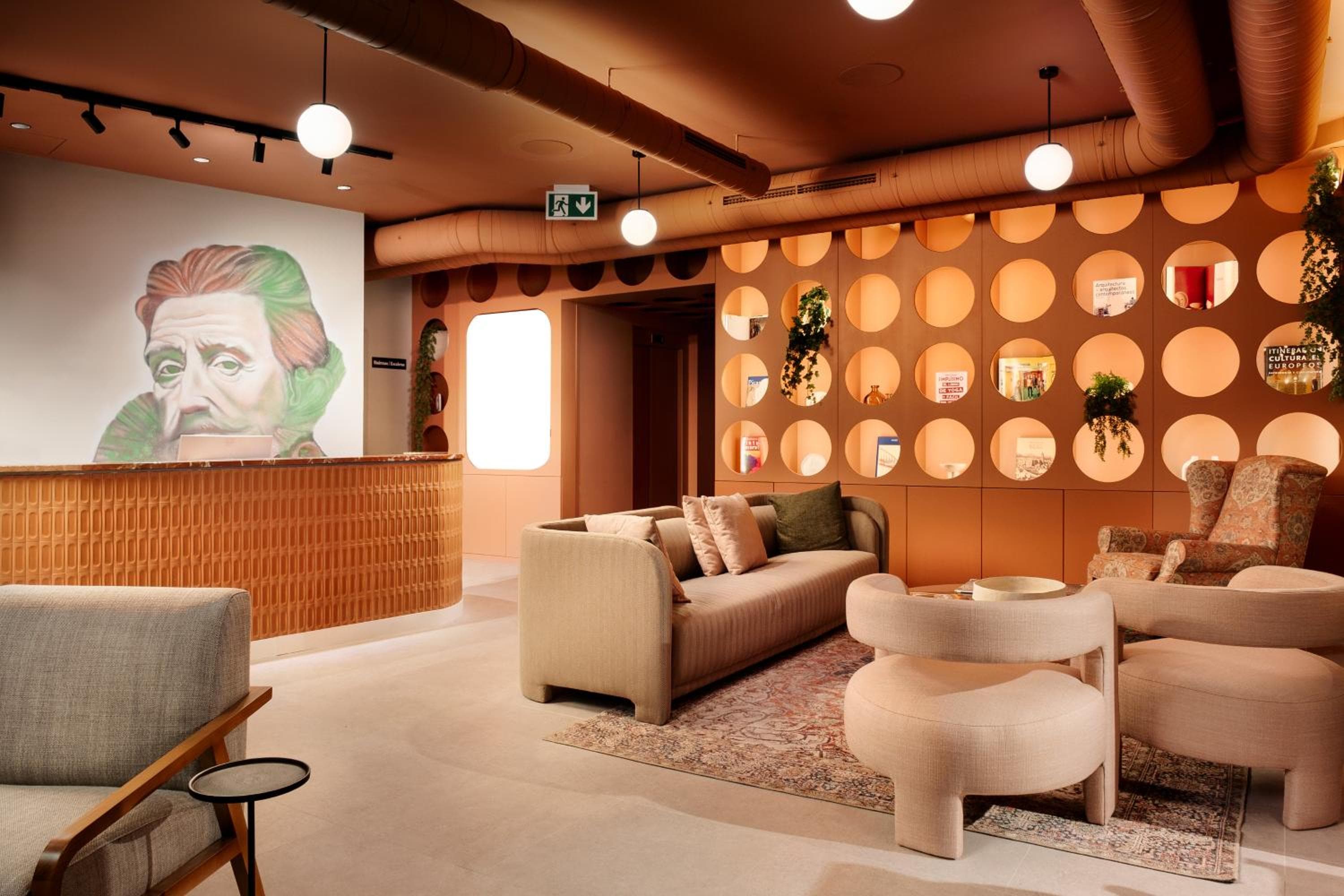 Coeo Hernan Ruiz Rooftop Pool Hostel — 17