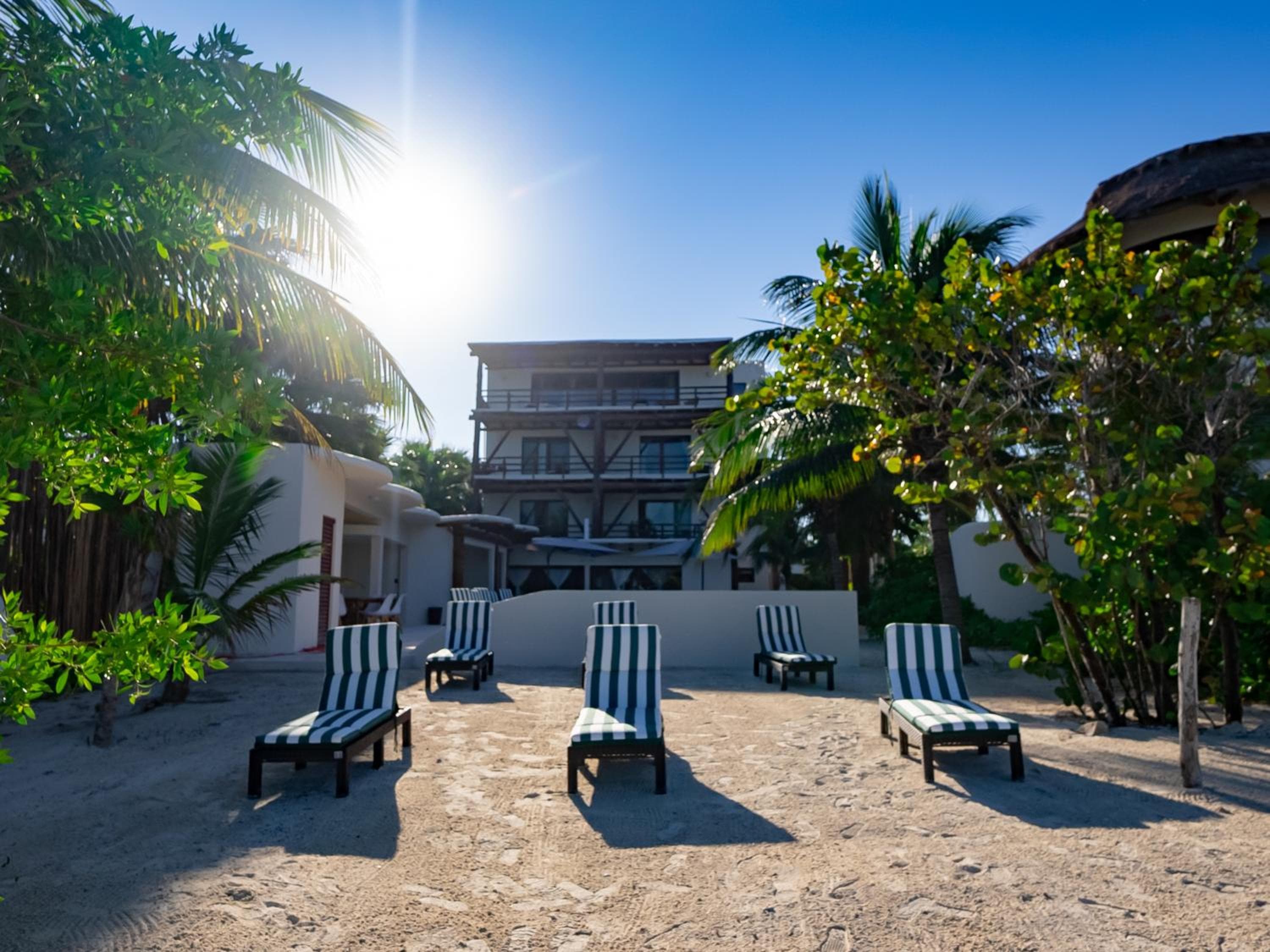 Beachfront Hotel Boutique DK — 10