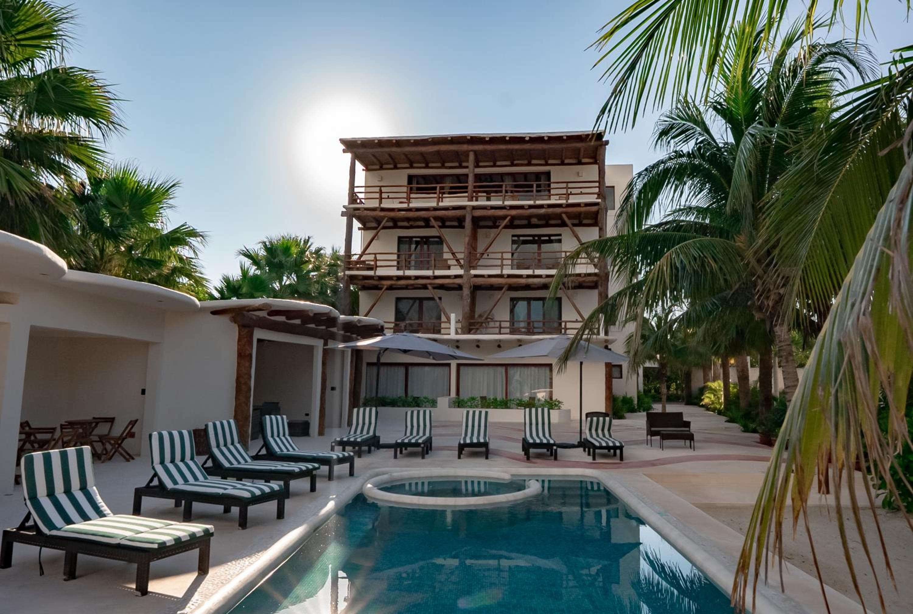 Beachfront Hotel Boutique DK — 14
