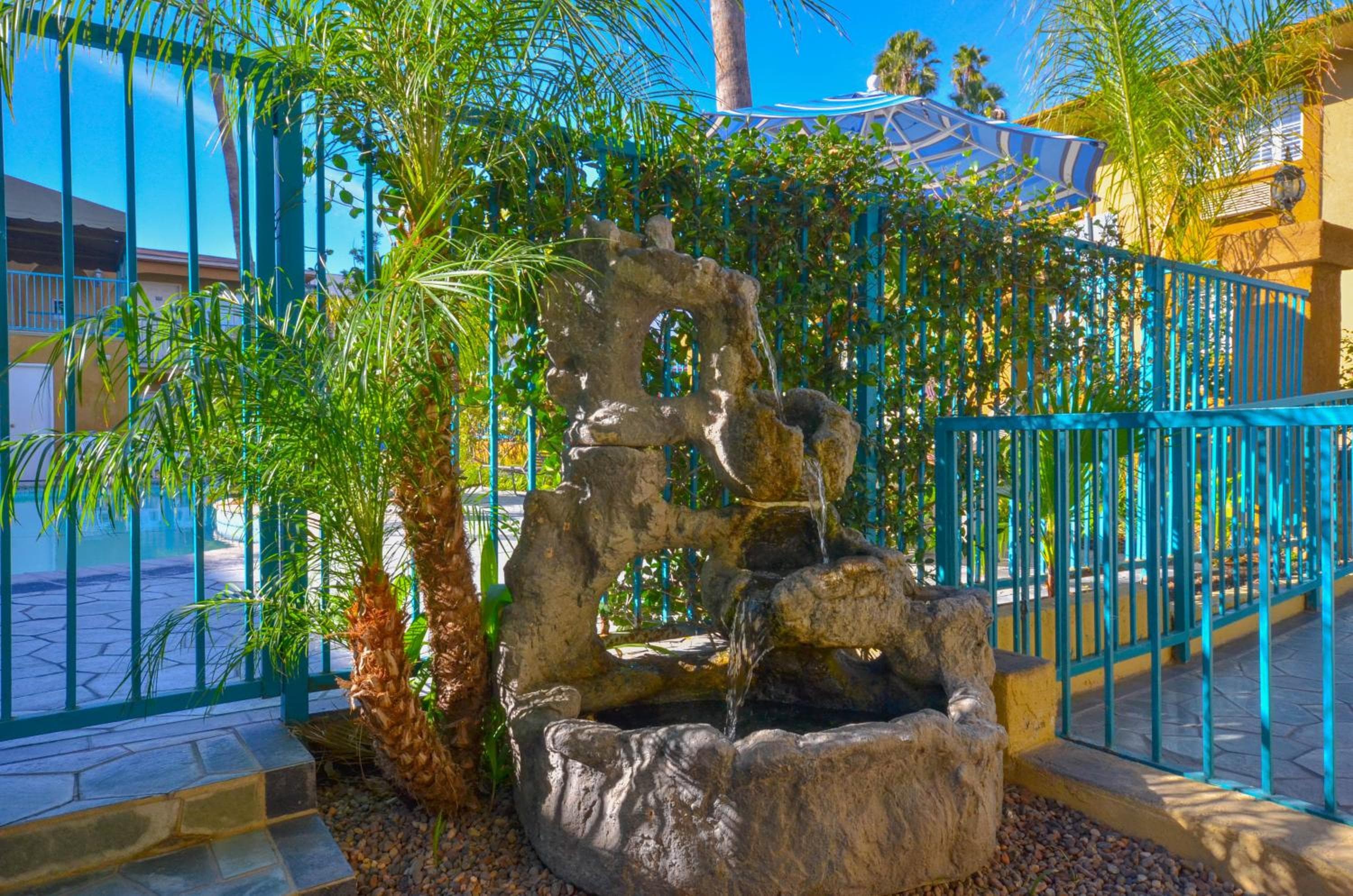 Hollywood City Inn — 7