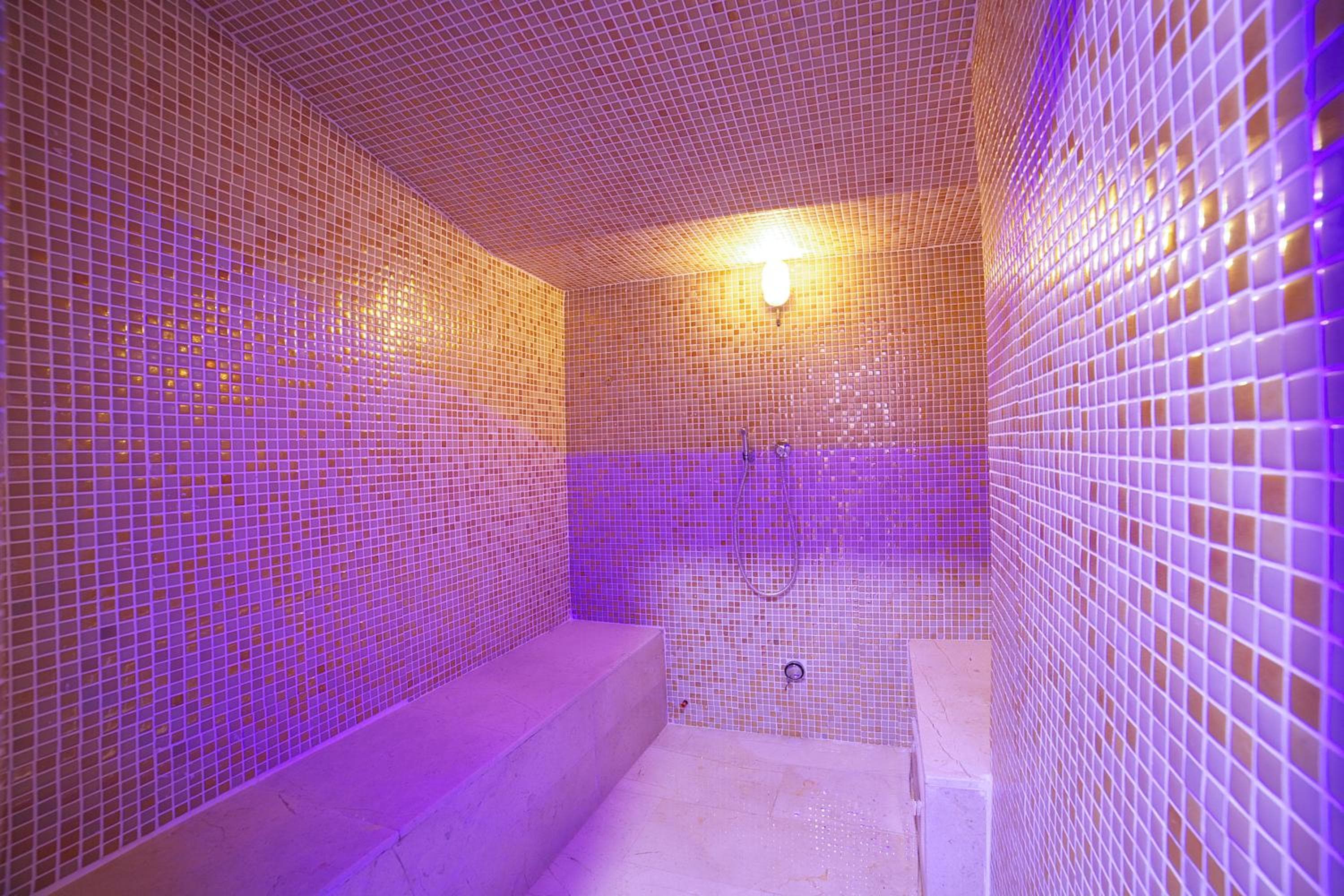 Lady Diana Hotel — 17