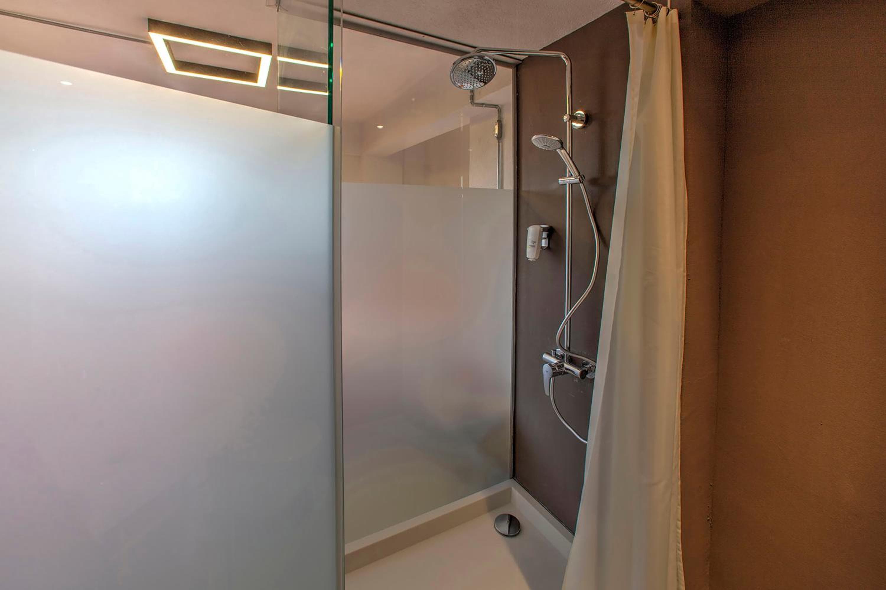 Vavien Hotel — 26
