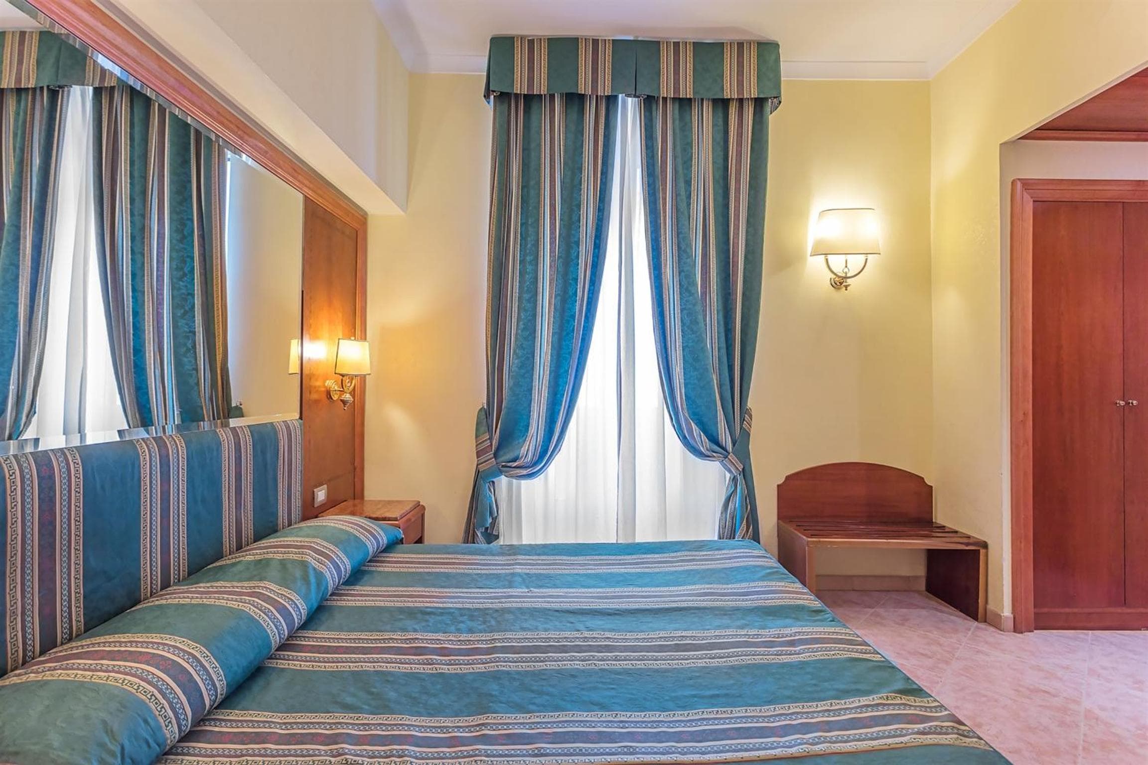 Raeli Hotel Lux — 3