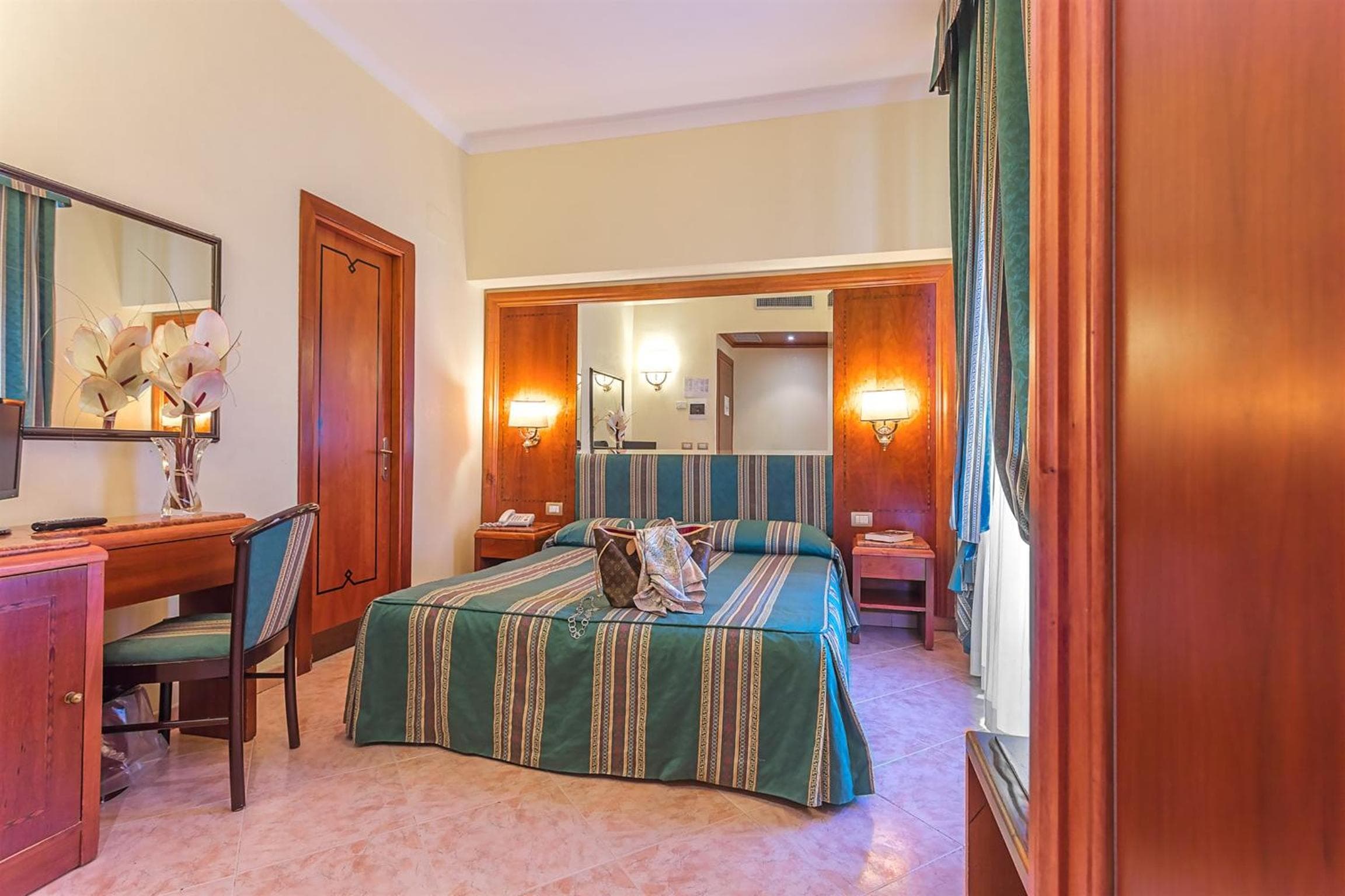 Raeli Hotel Lux — 7