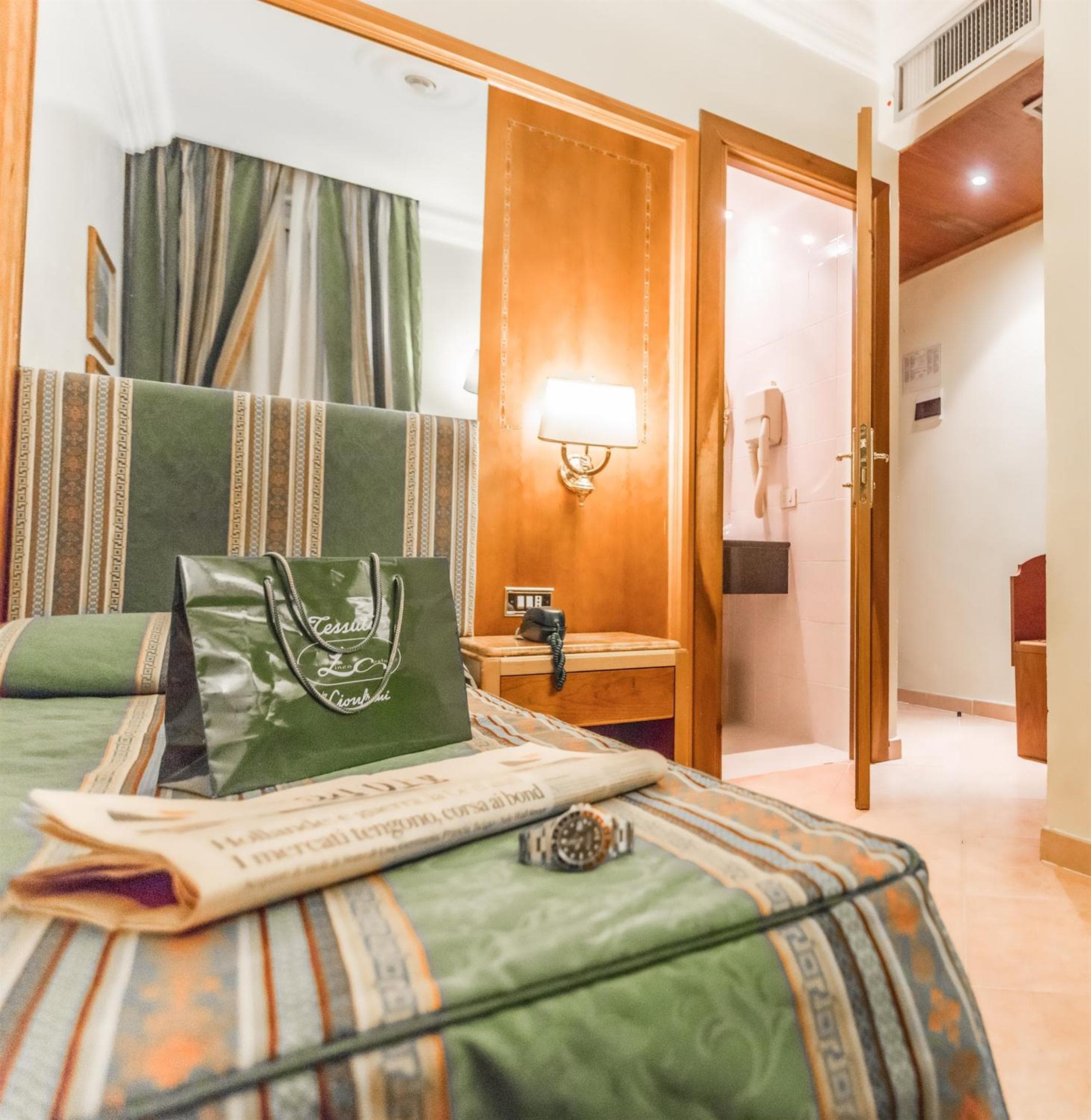 Raeli Hotel Lux — 24
