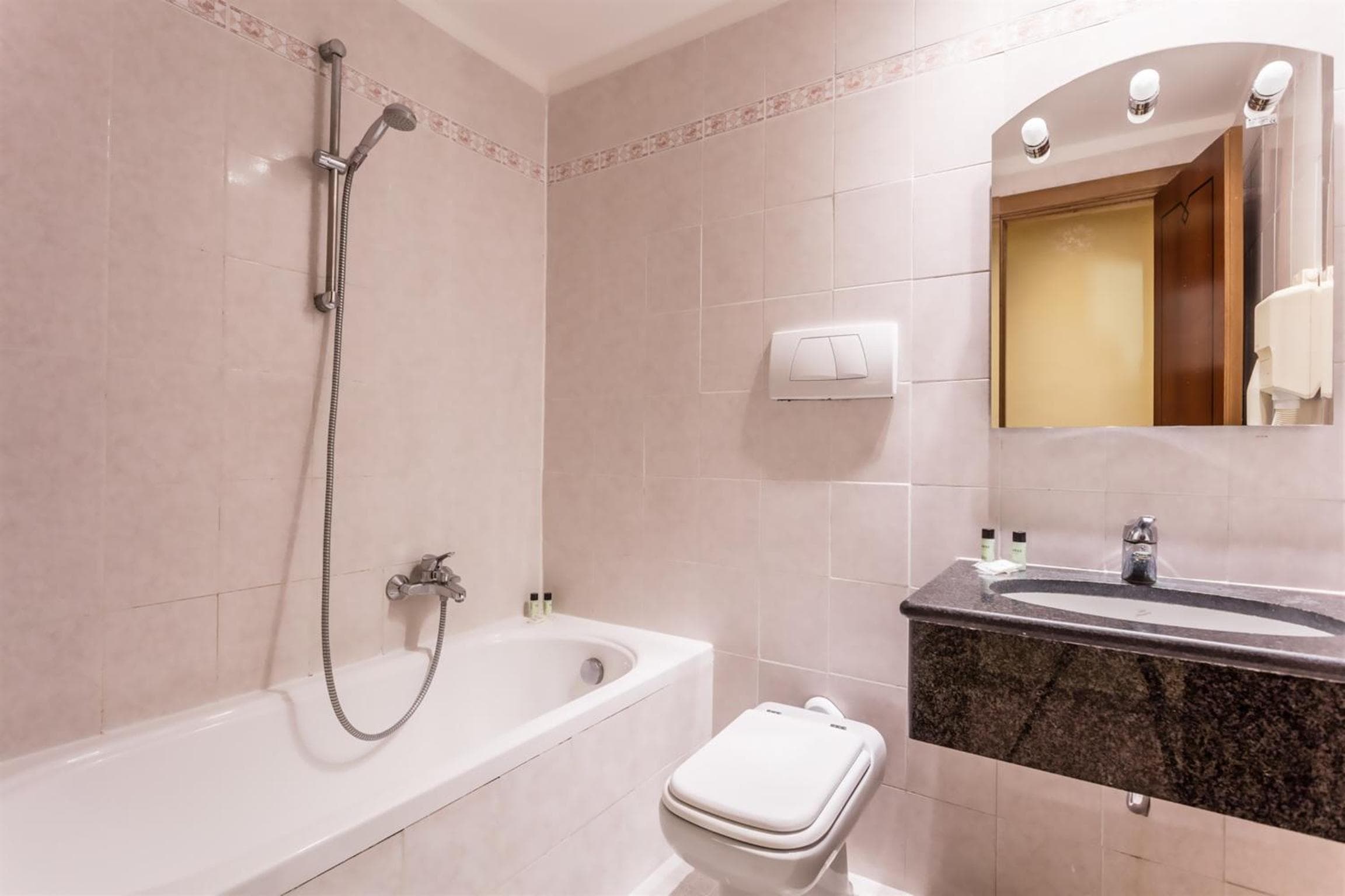Raeli Hotel Noto — 28
