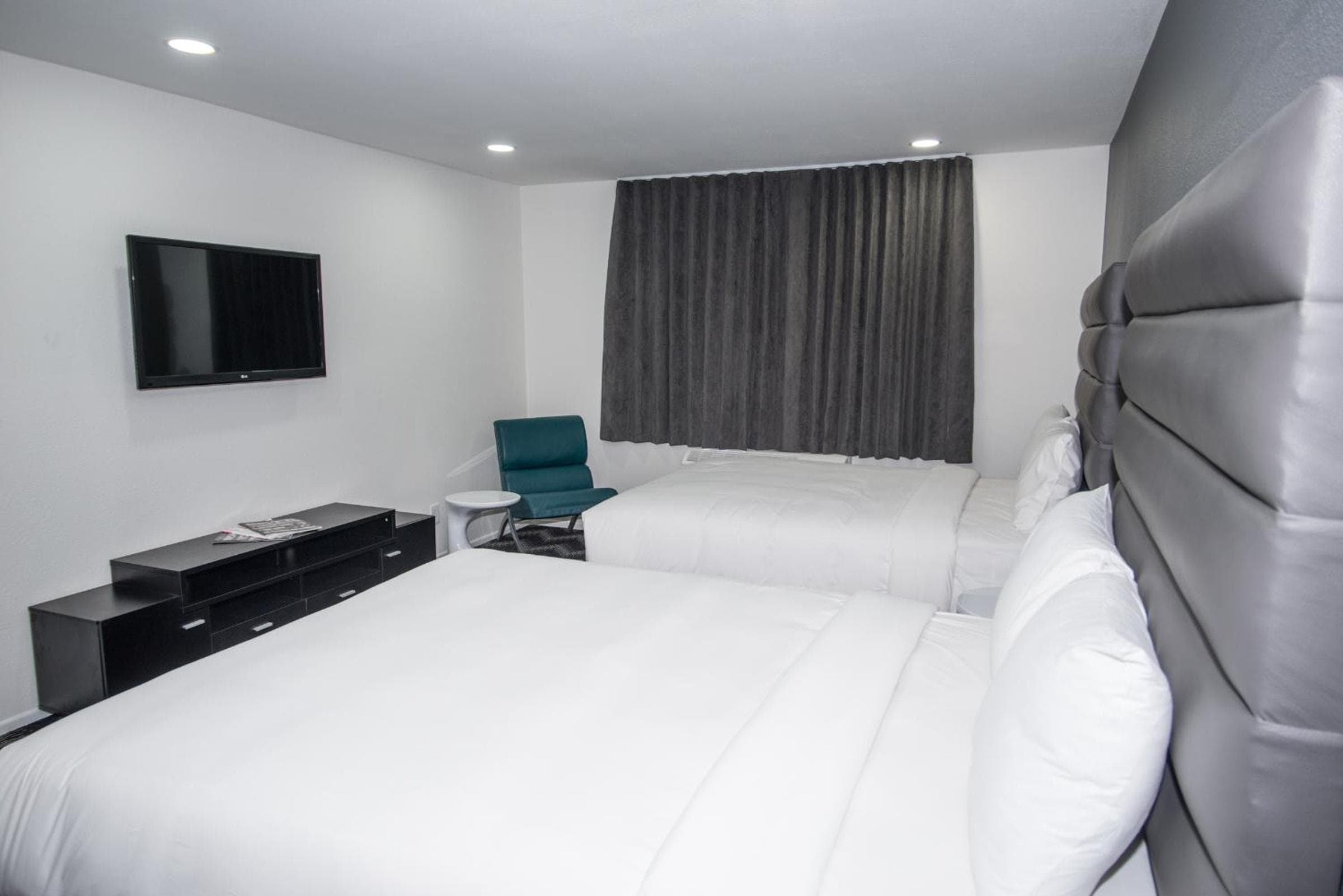 Siegel Select LV Strip-Convention Center — 28