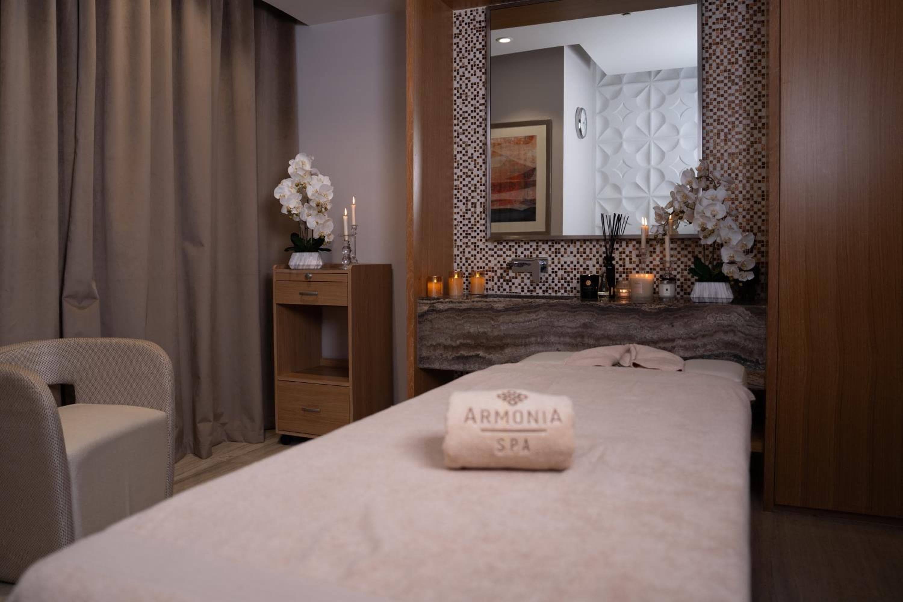 Grand Mercure Dubai City — 14