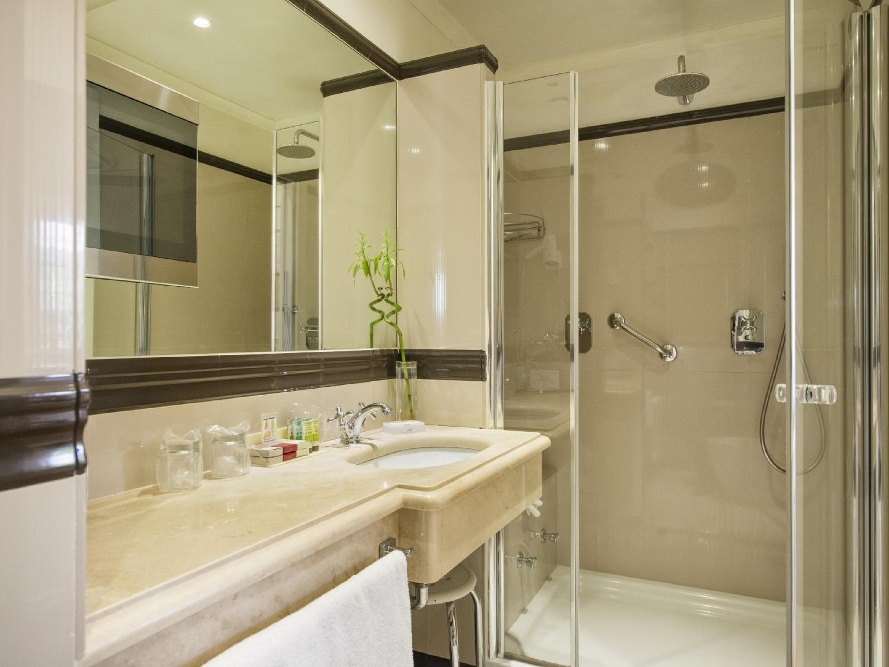 Das Britannia Hotel — 14