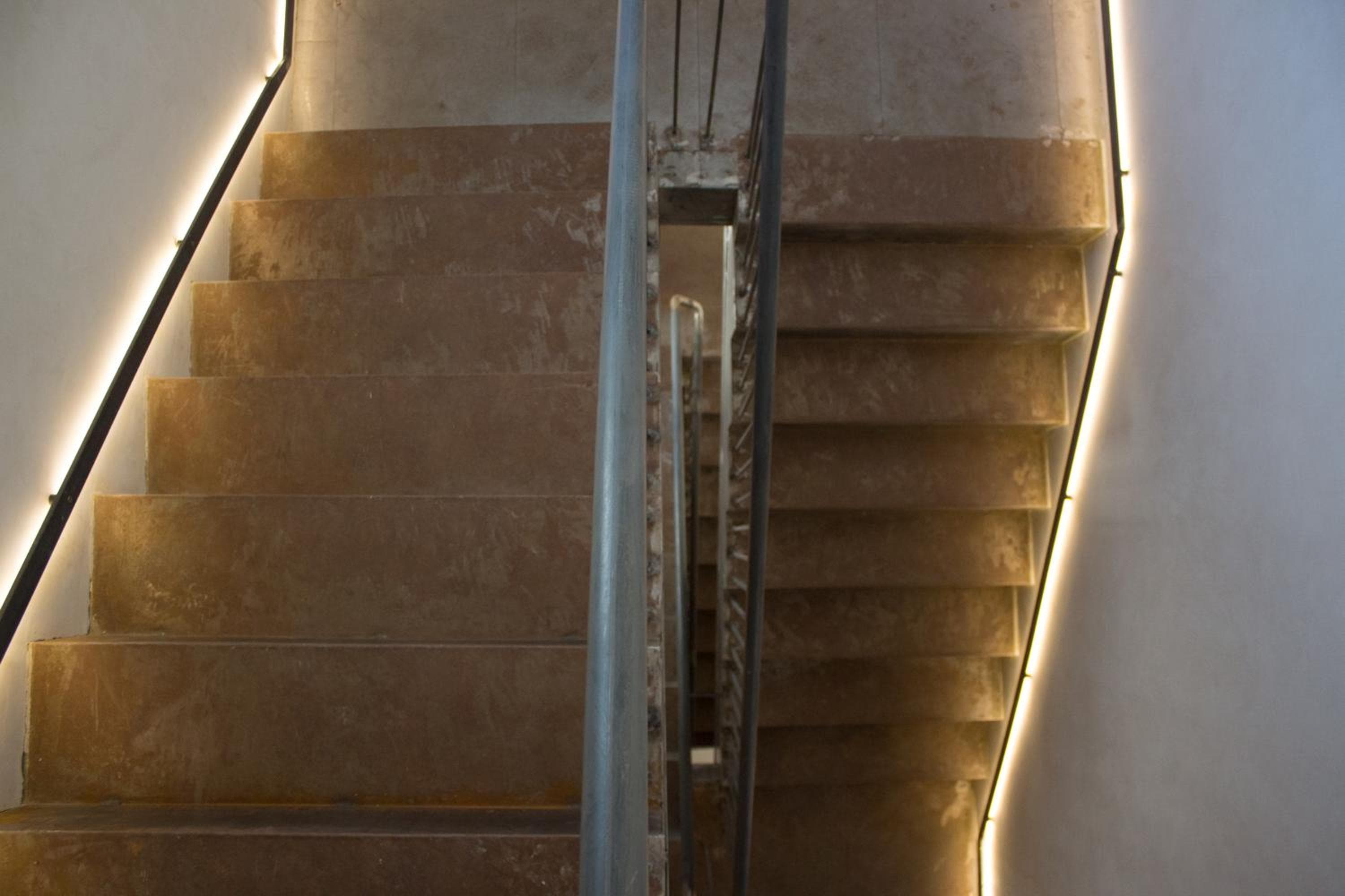 Schwarzer Schwan Hostel Sevilla — 24