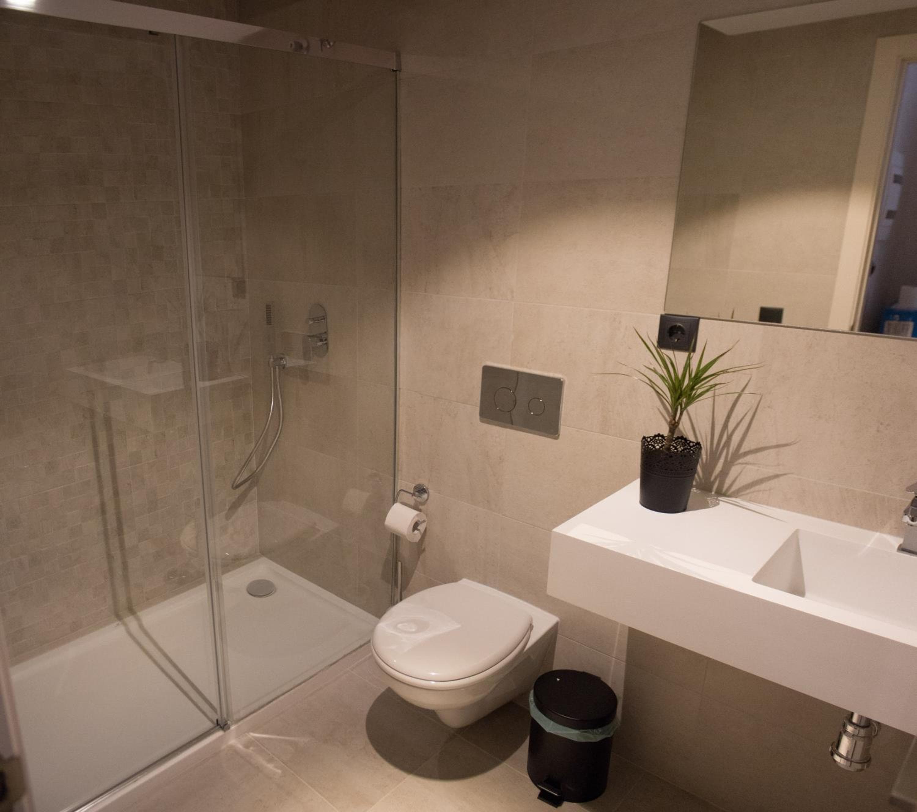 Black Swan Hostel Sevilla — 24