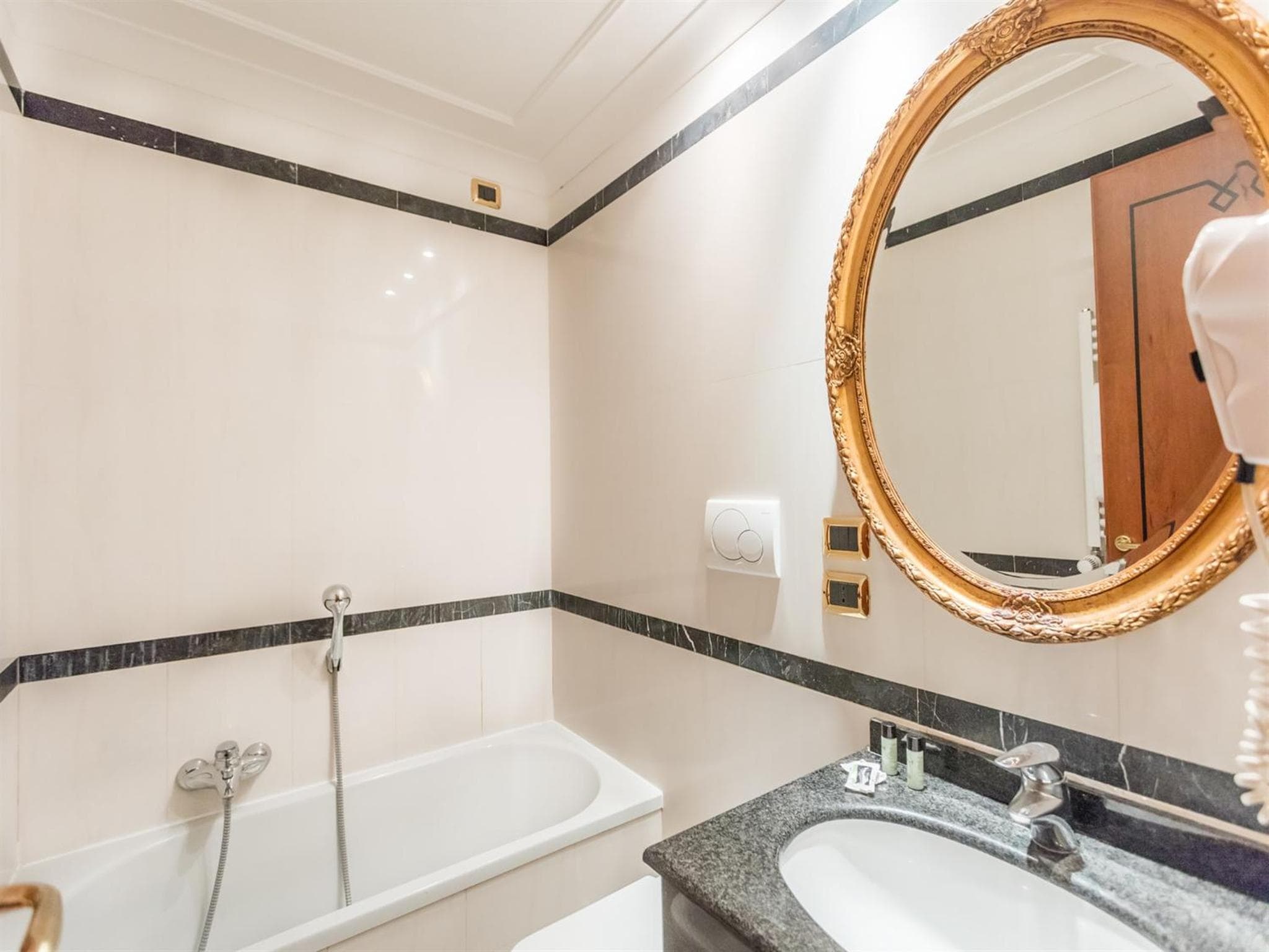 Raeli Hotel Regio — 25