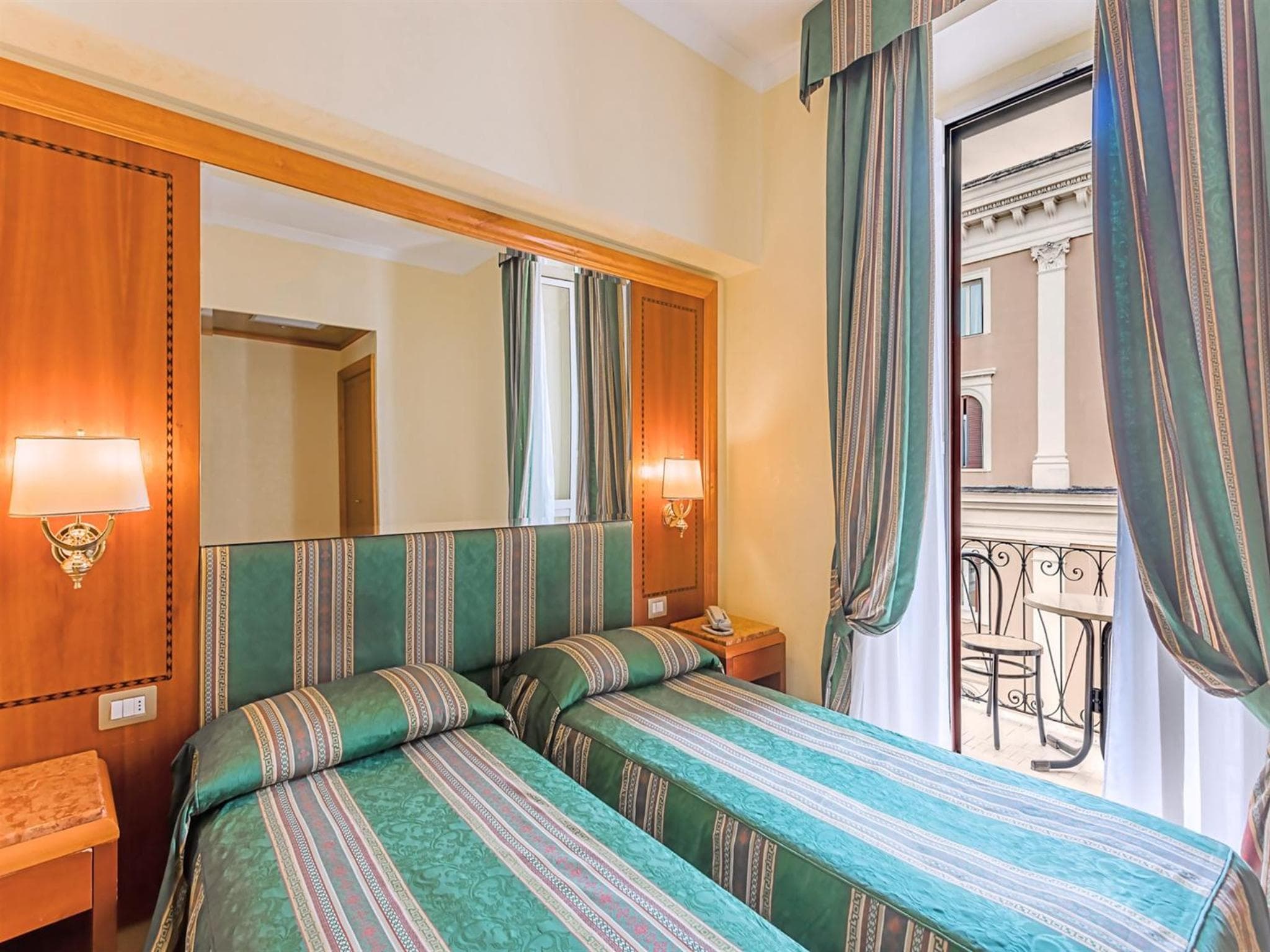 Raeli Hotel Lux — 25