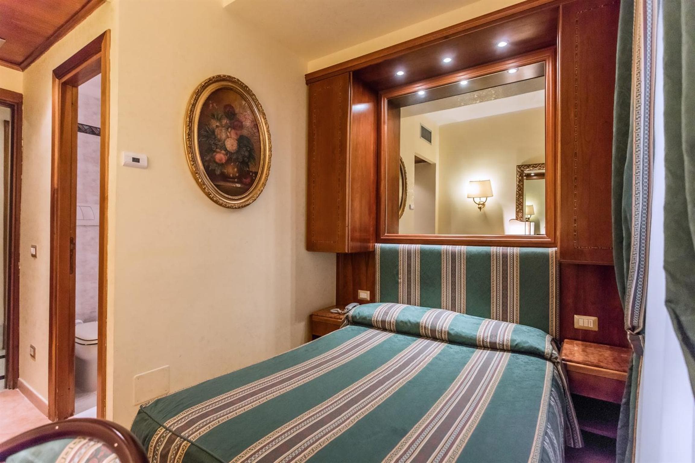 Raeli Hotel Lux — 18