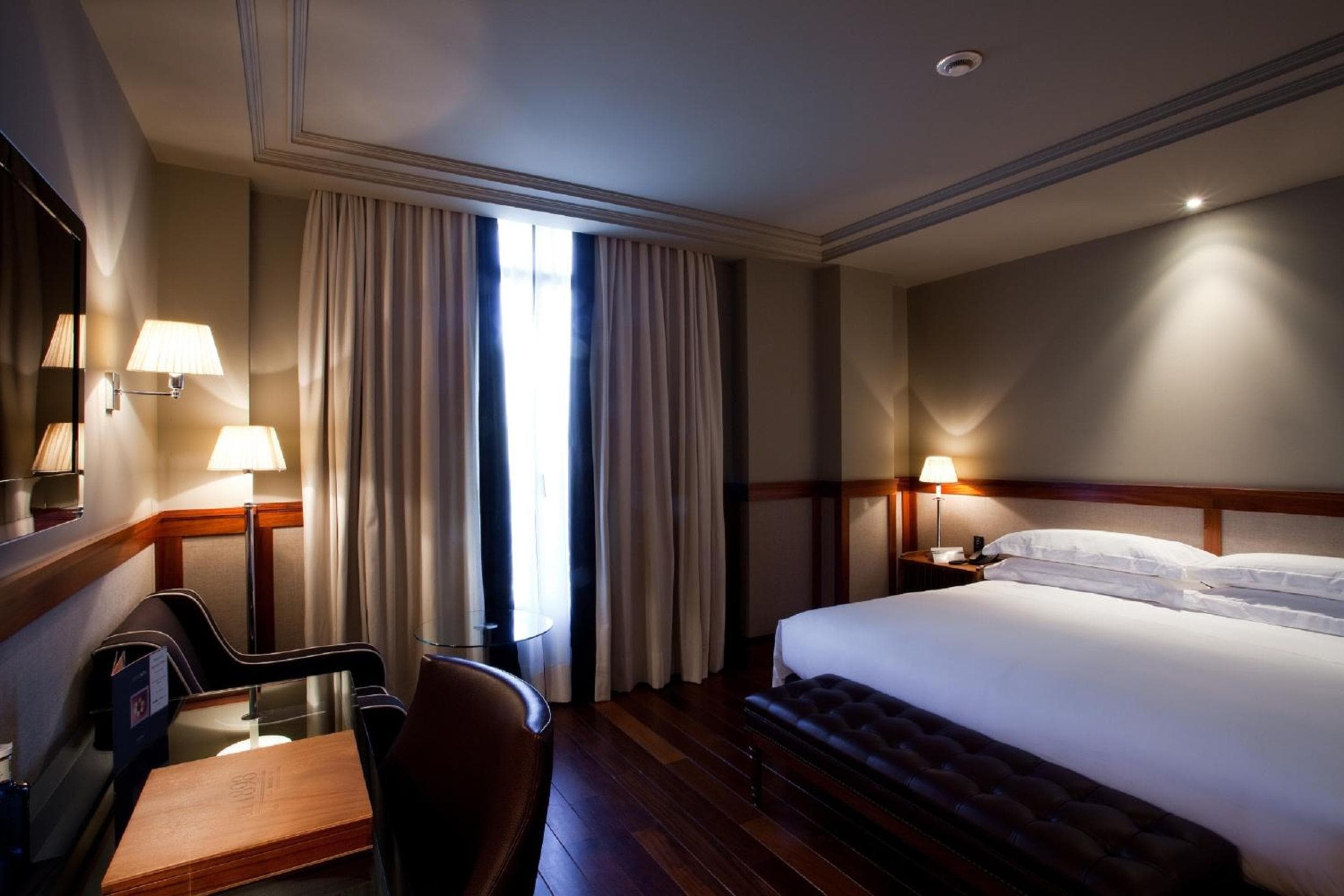 Hotel 1898 — 28