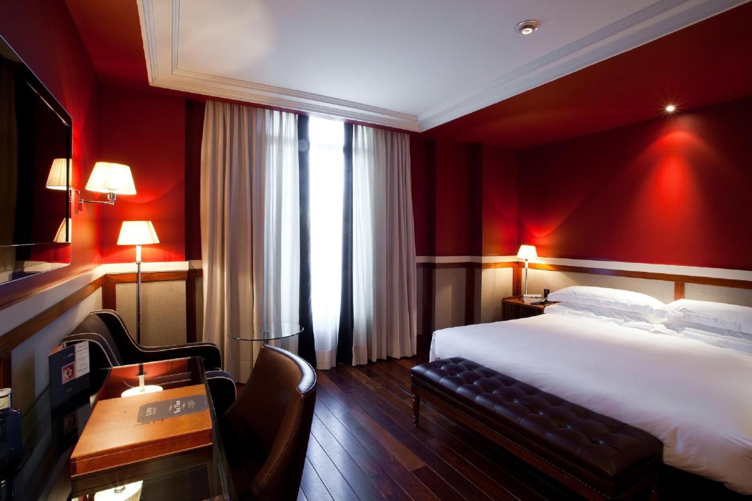 Hotel 1898 — 30