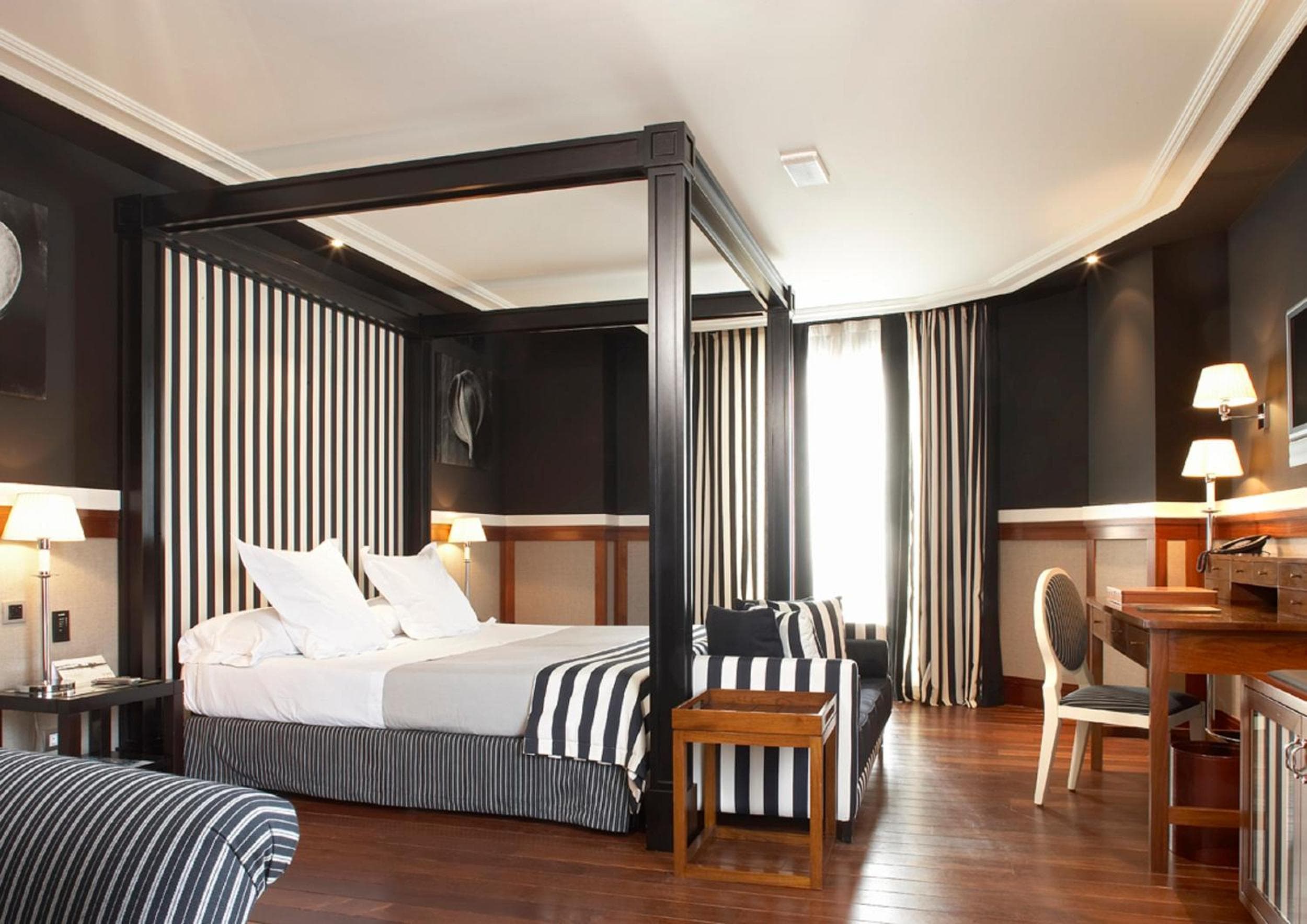 Hotel 1898 — 12
