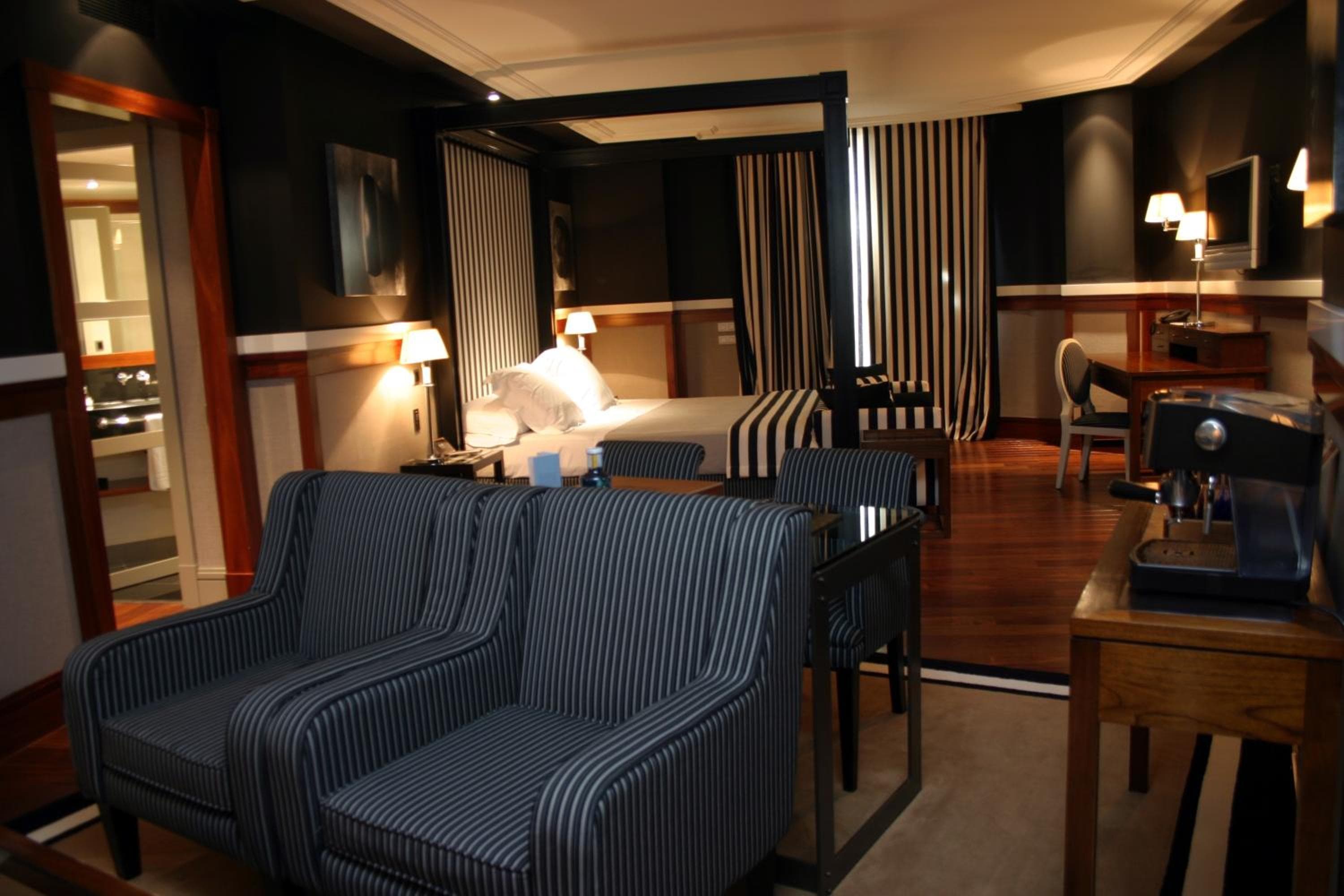 Hotel 1898 — 10