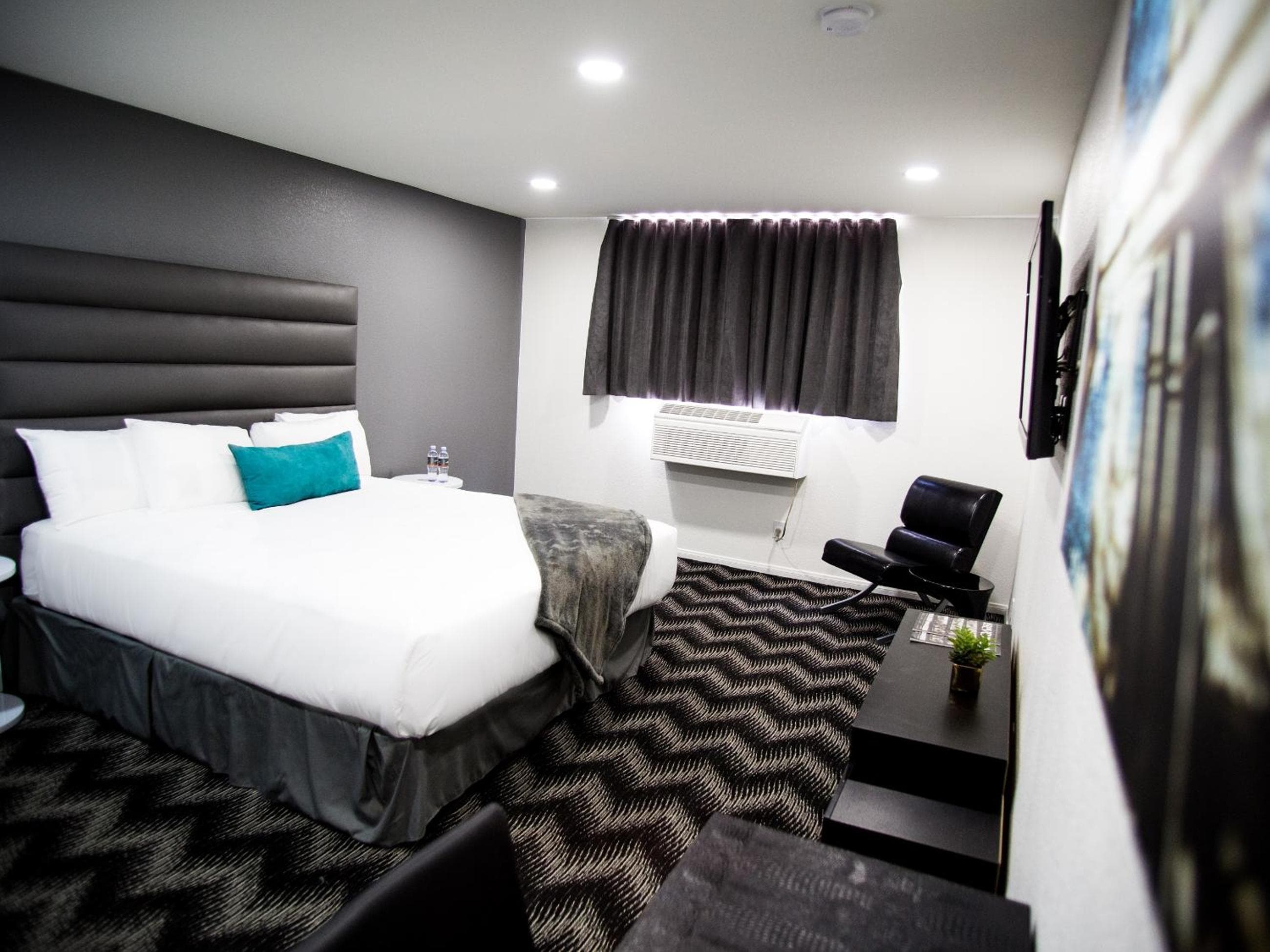 Siegel Select LV Strip-Convention Center — 15